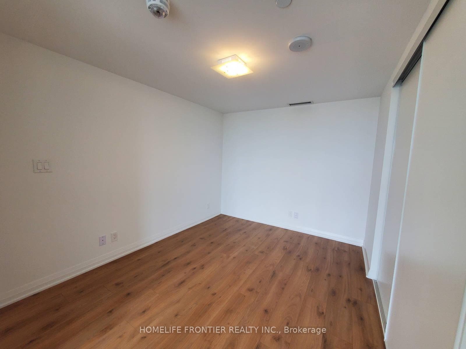 99 Foxbar Road Unit 811 photo 5