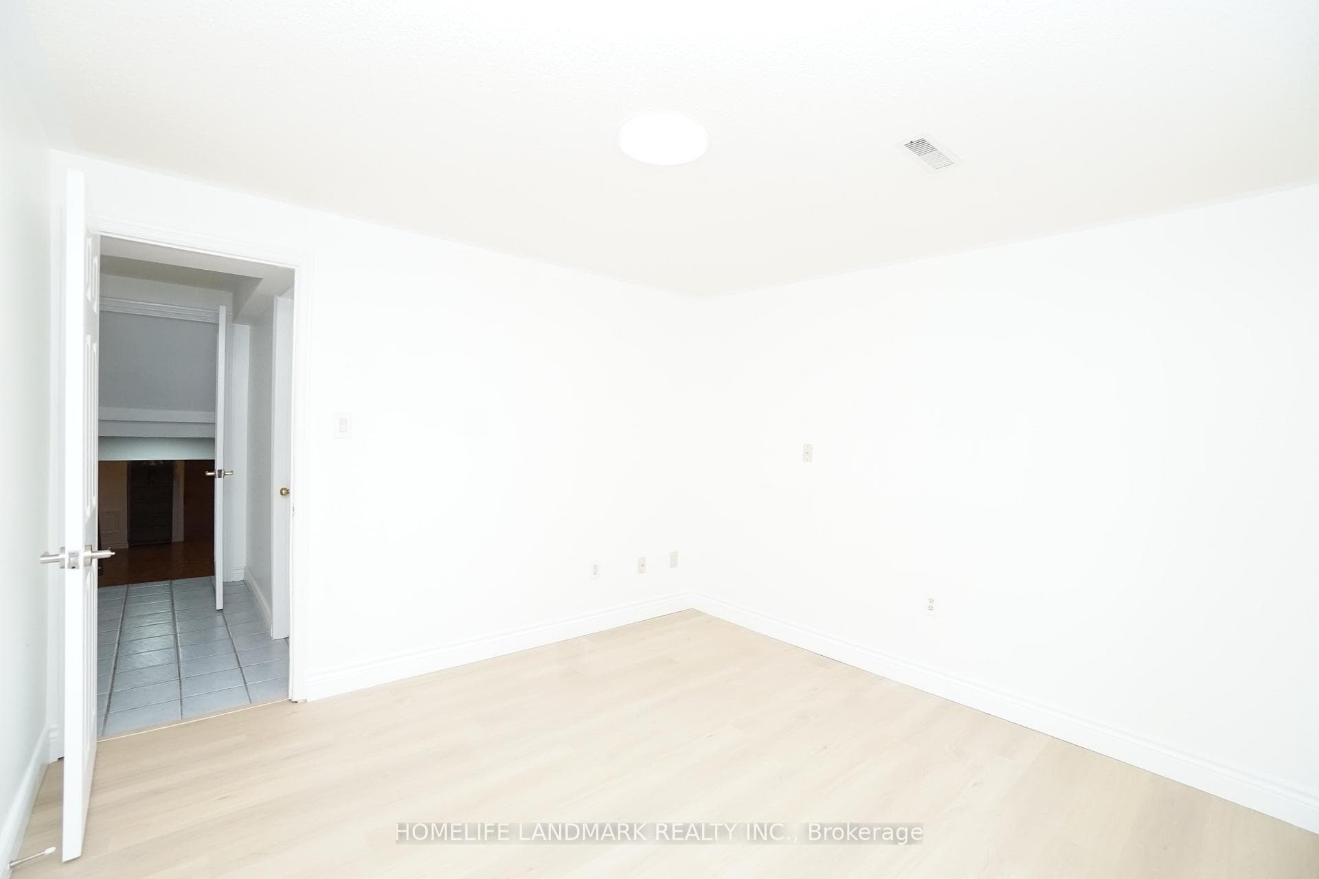 594 Queen Victoria Drive Unit Gound & Bsmt photo 12