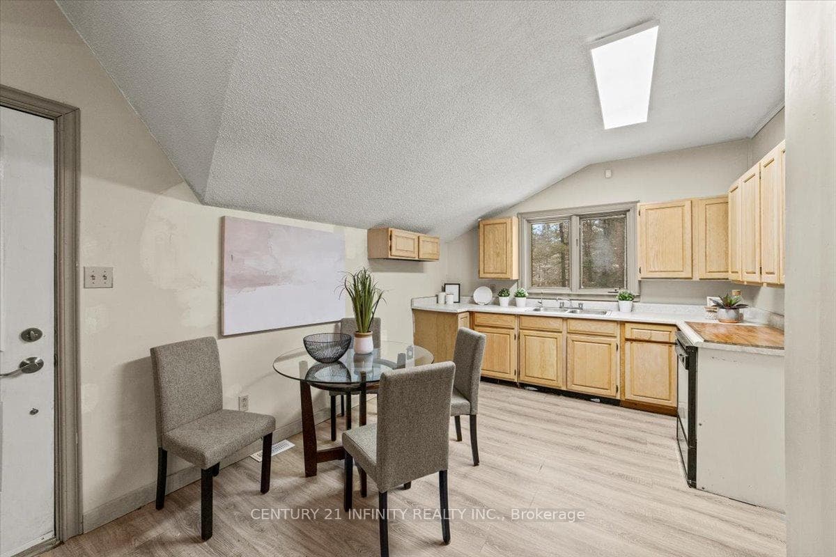 2296 Boundary Road photo 28
