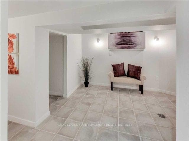 1236 College Street Unit Lower photo 3