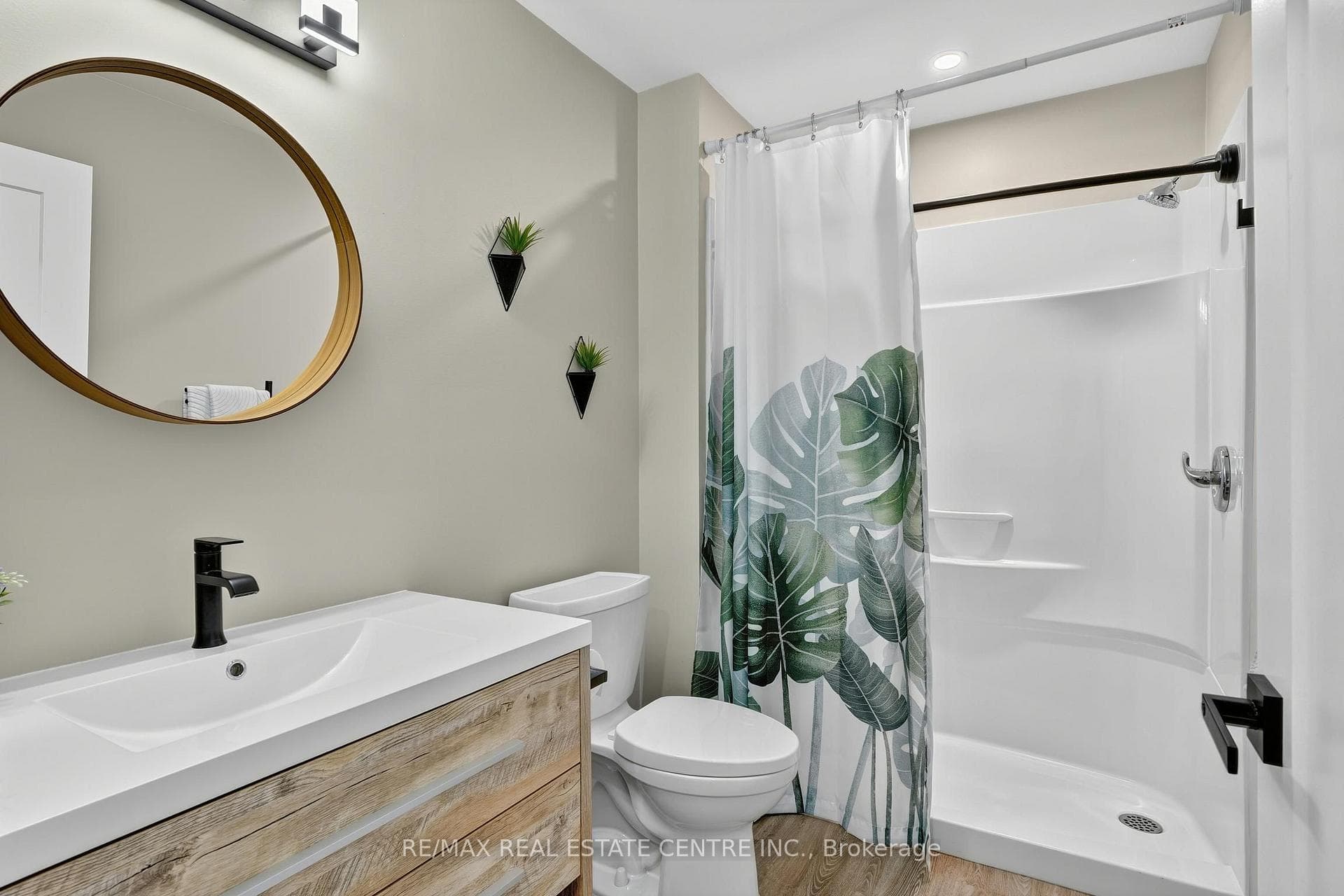 2nd main floor bathroom