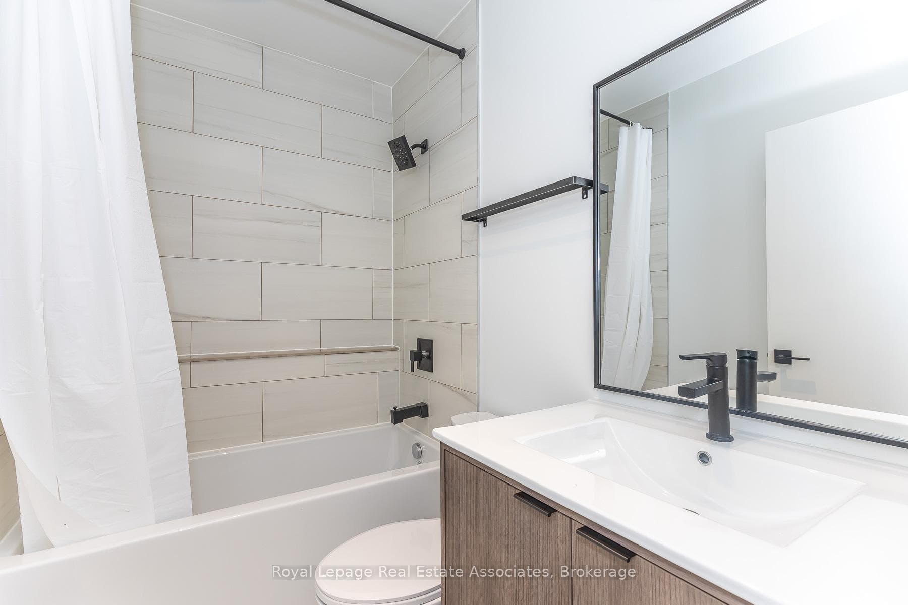 1000 Bathurst Street Unit 202 photo 12