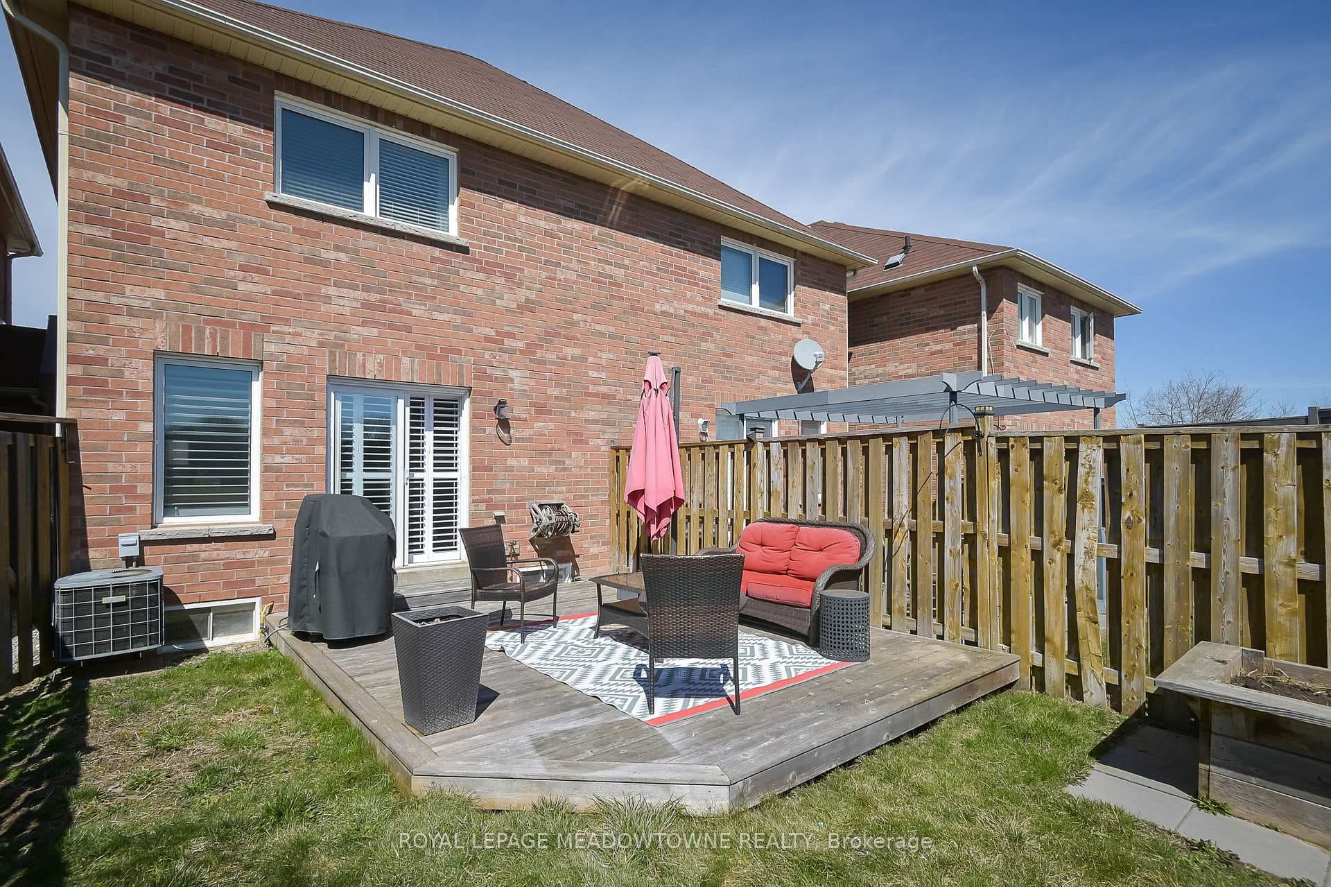 51 Mowat Crescent photo 38