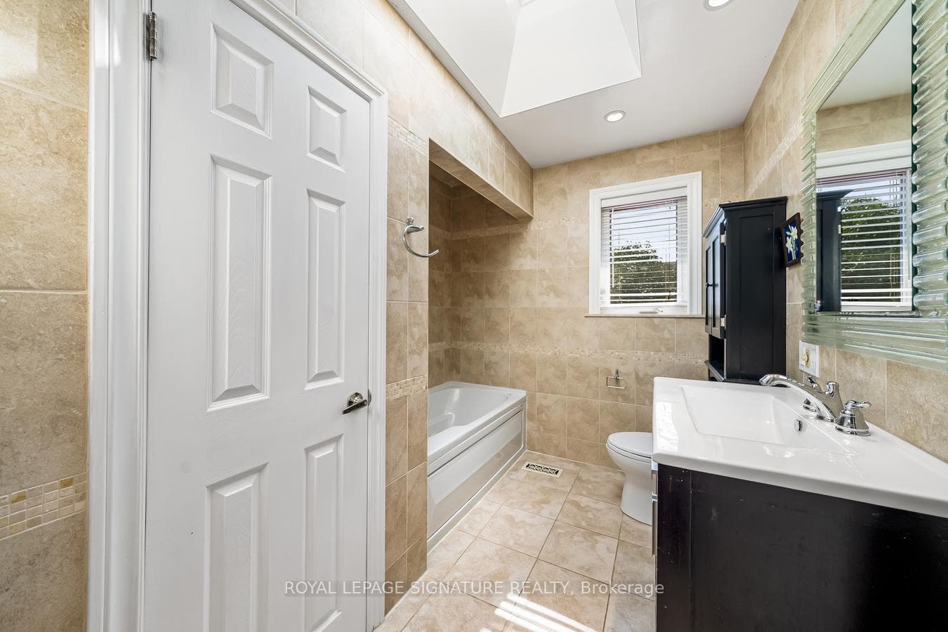21 Broadlands Boulevard photo 19