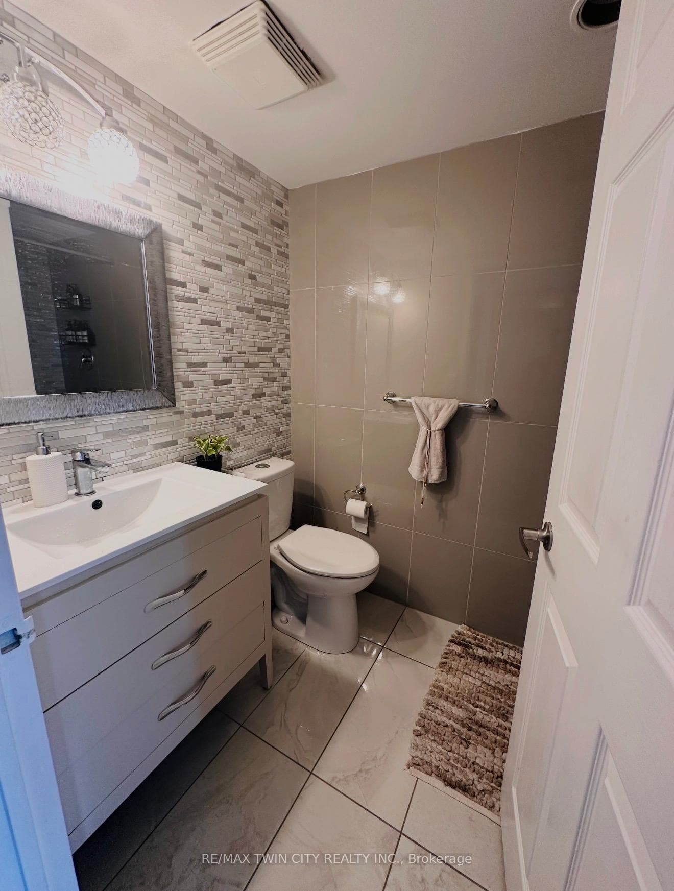 265 Enfield Place Unit 1801 photo 11