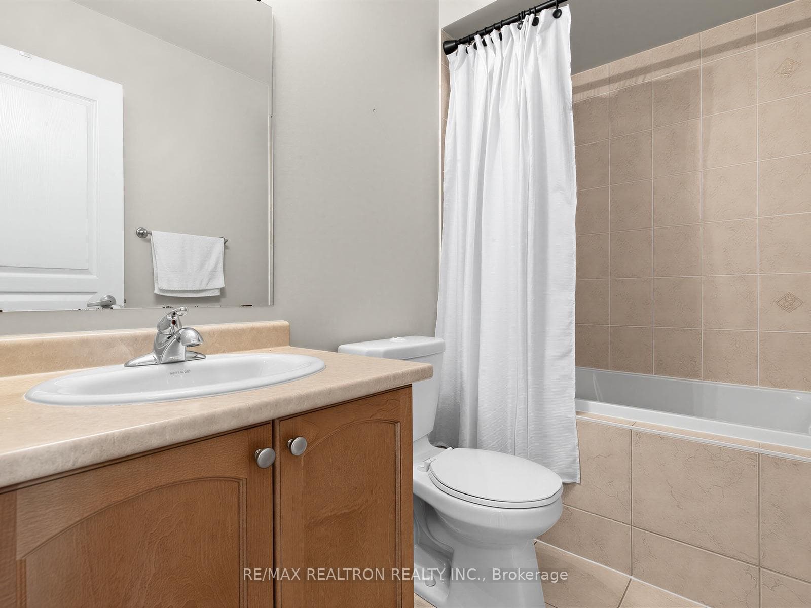 135 Windrow Street photo 17