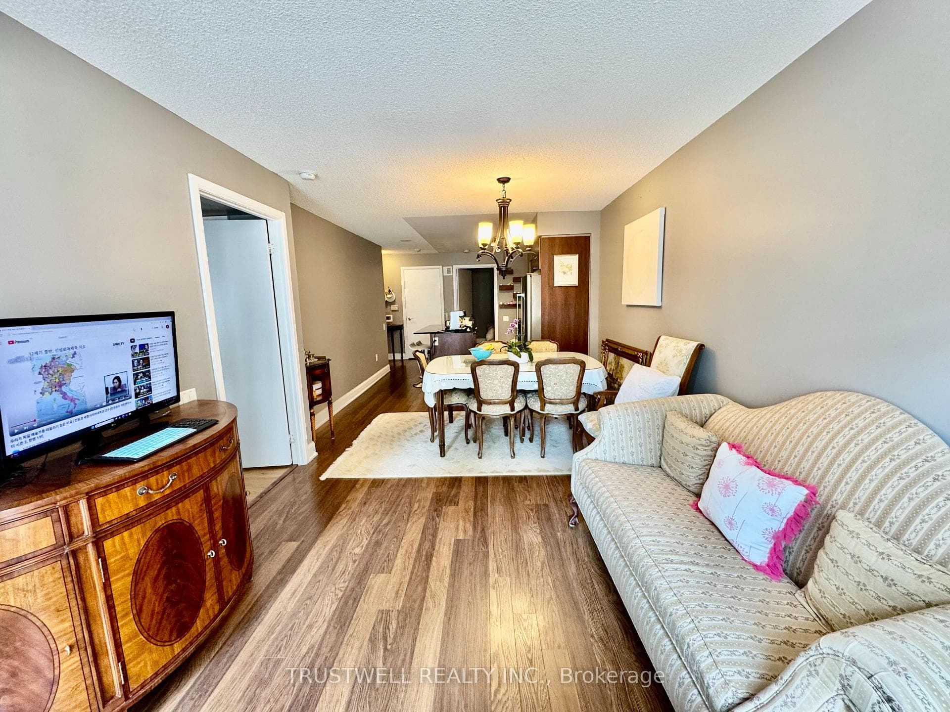 2191 Yonge Street Unit 1001 photo 7