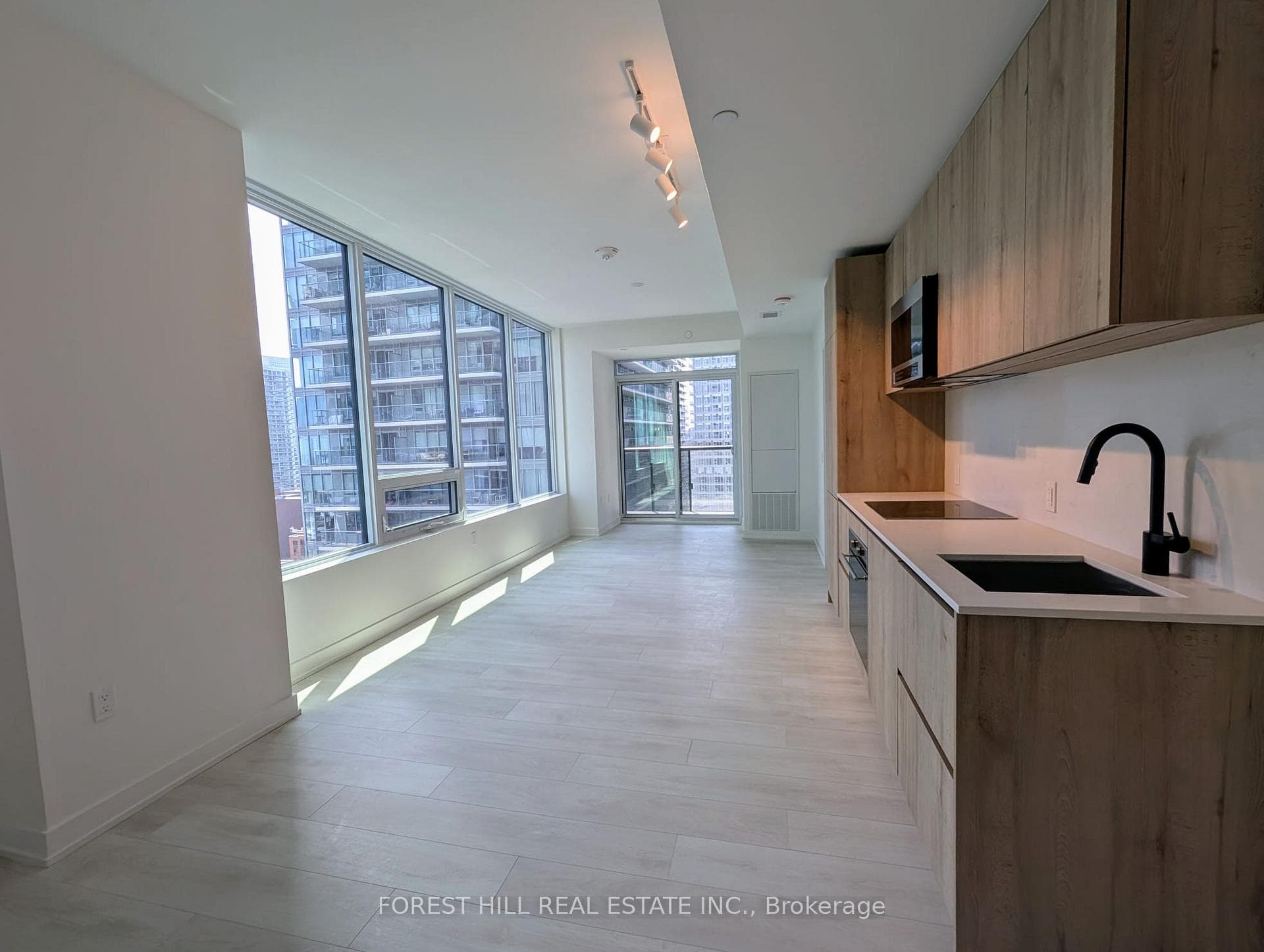 117 Broadway Avenue Unit 2302 photo 5