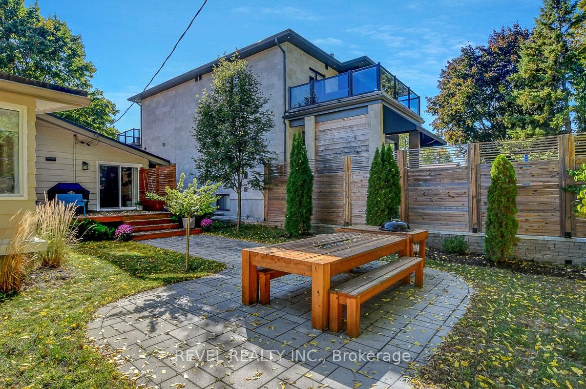 353 Mountbatten Avenue photo 31