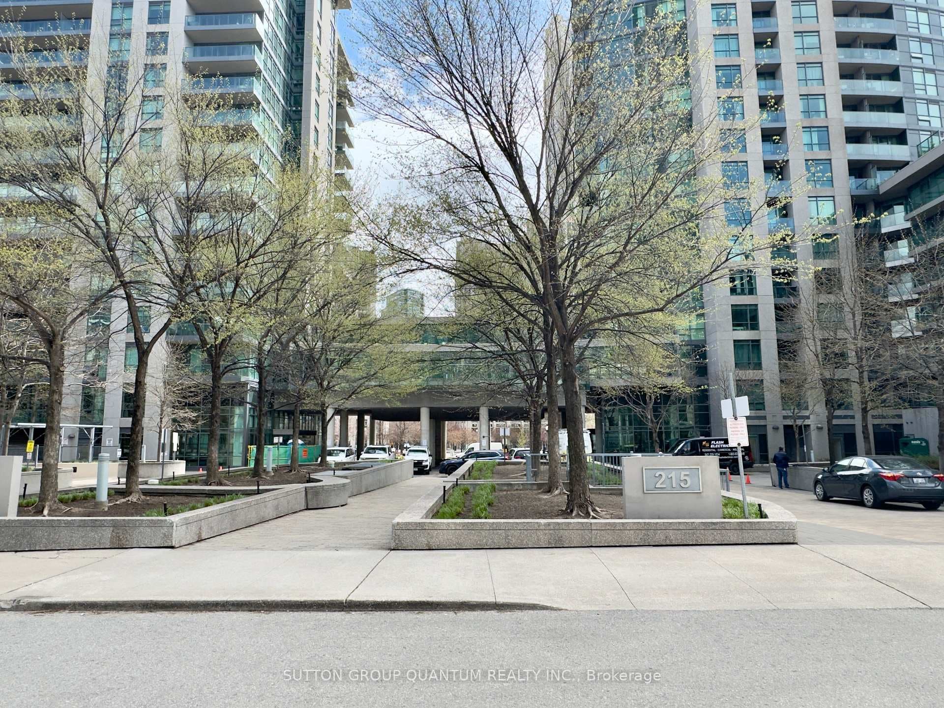 215 Fort York Boulevard Unit 615 photo 2