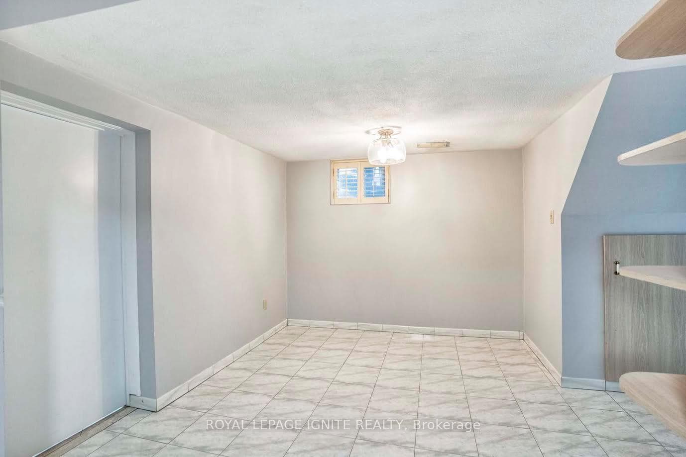 71 Barrymore Road Unit Bsmt photo 3