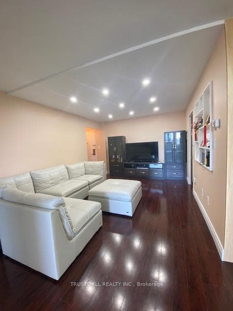 1 Massey Square Unit 519 photo 1