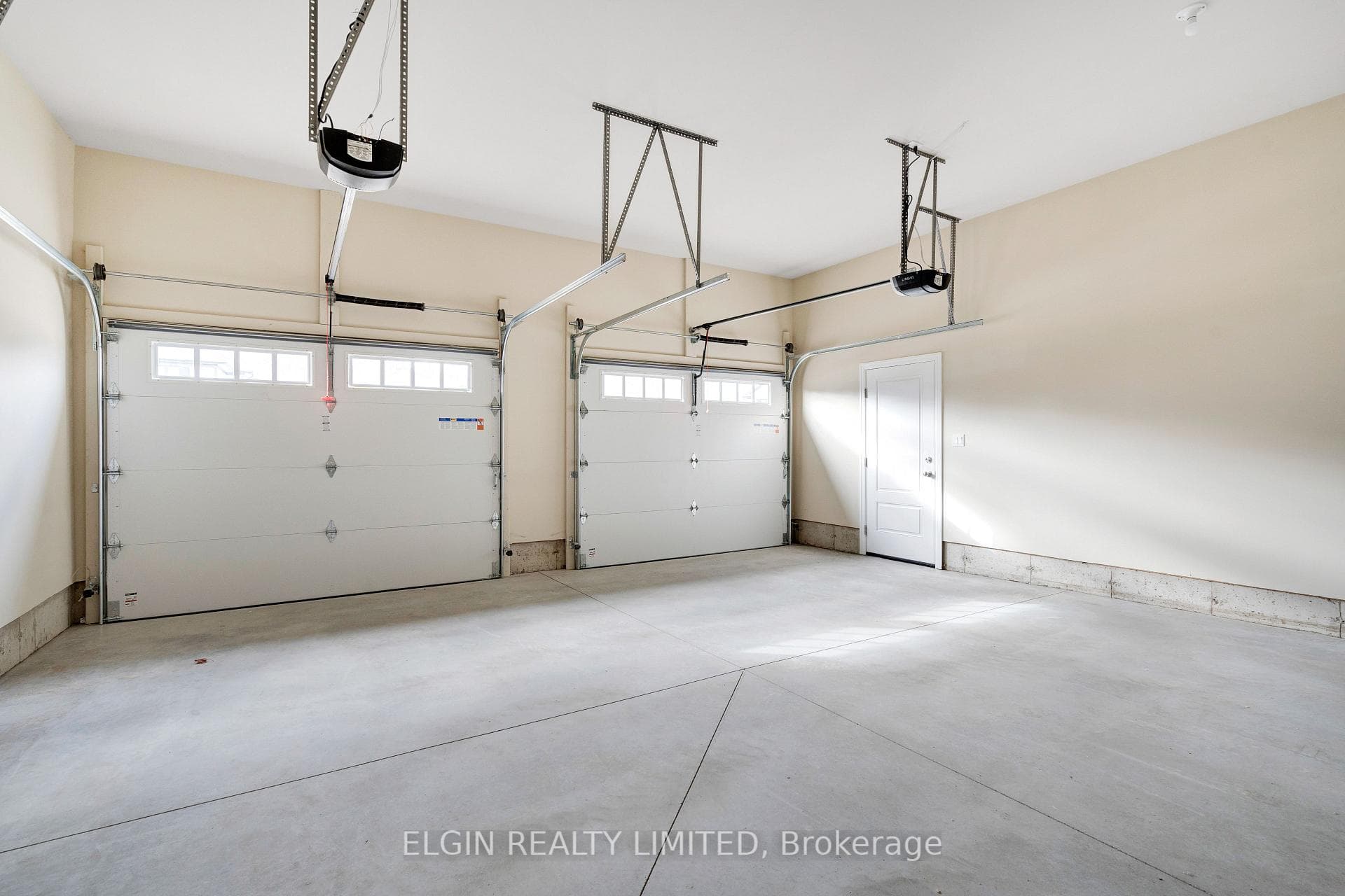 8 Hartland Circle photo 44