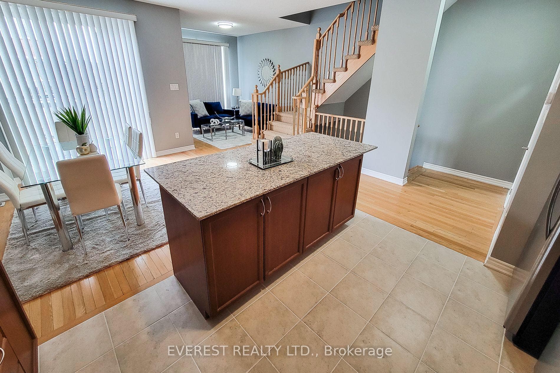 165 Hampshire Way Unit 80 photo 11