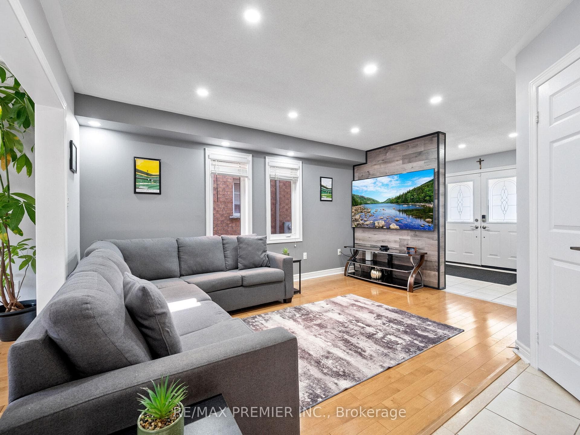 56 Fallstar Crescent photo 4