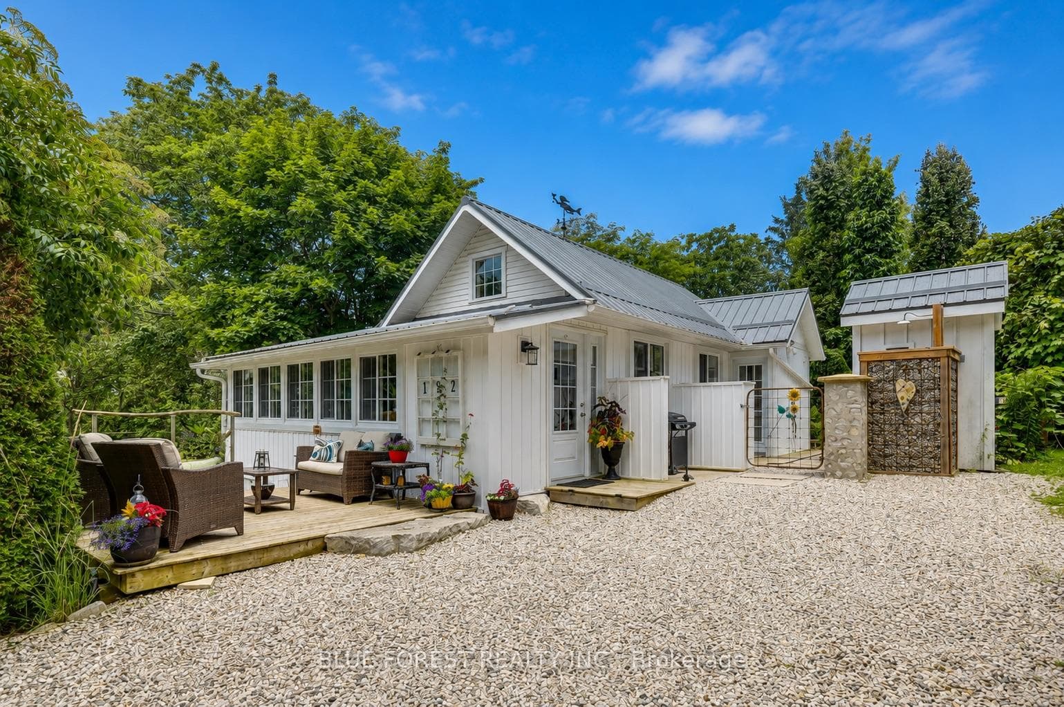 192 MITCHELL Street photo 1