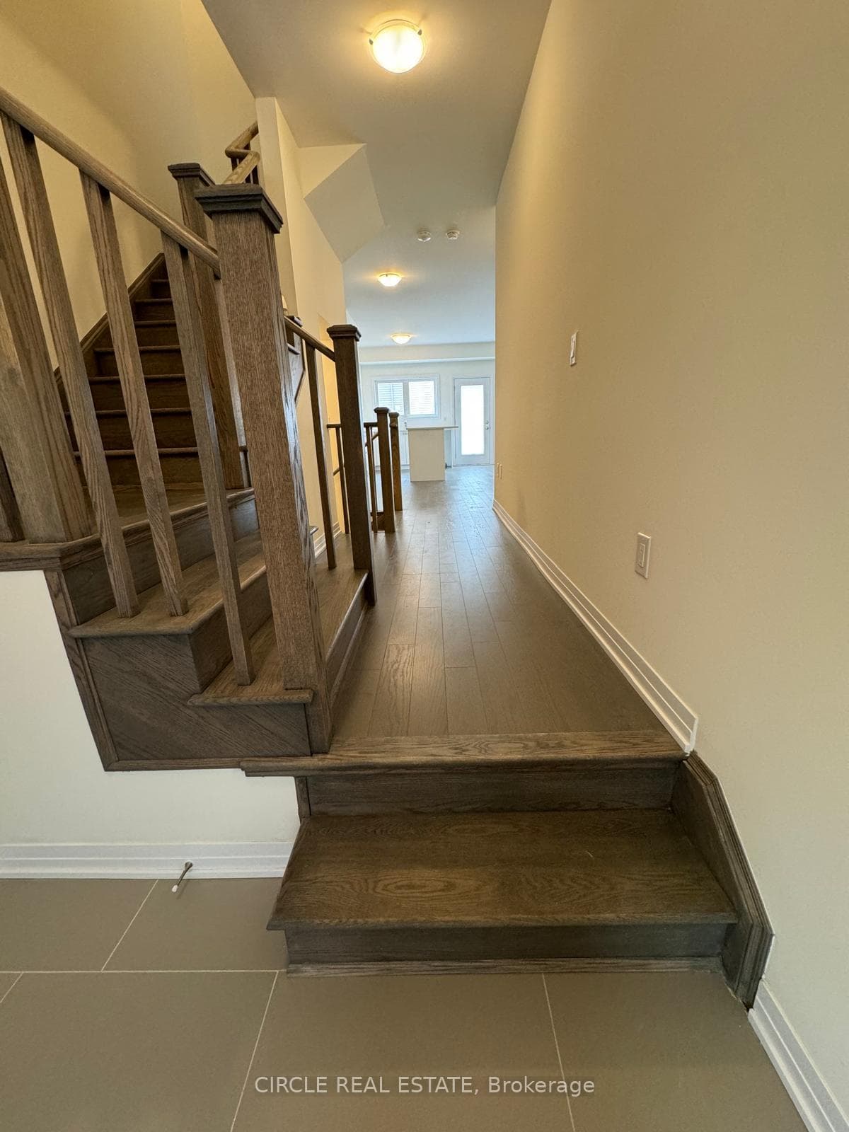 470 Adelaide Street photo 9