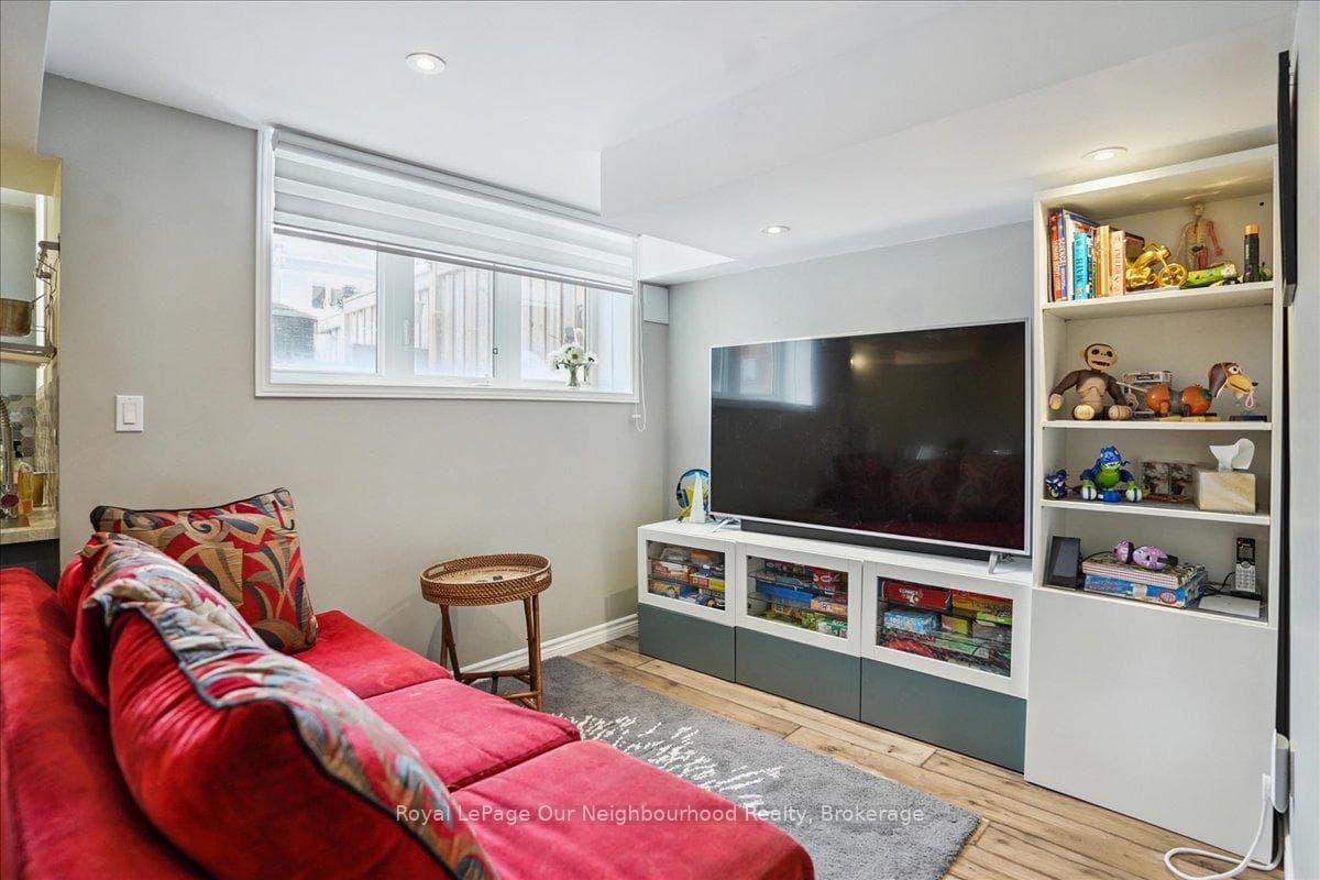 98 James Govan Drive photo 19