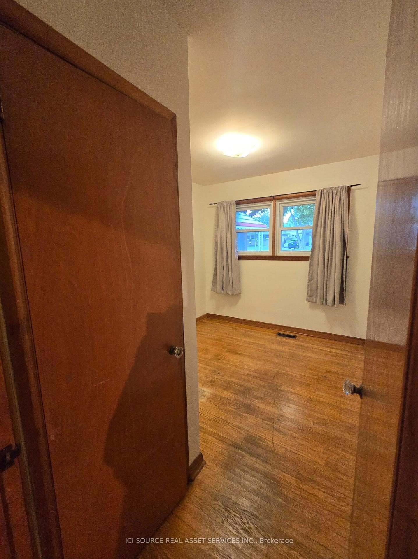 388 Griffith Street photo 20