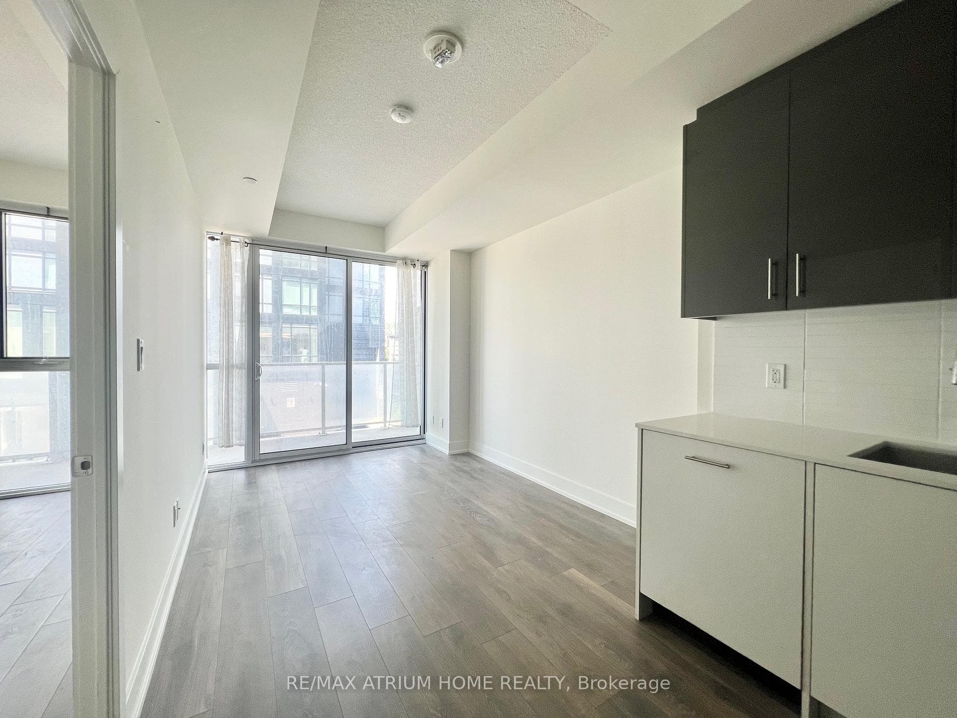 180 Fairview Mall Drive Unit 203 photo 4