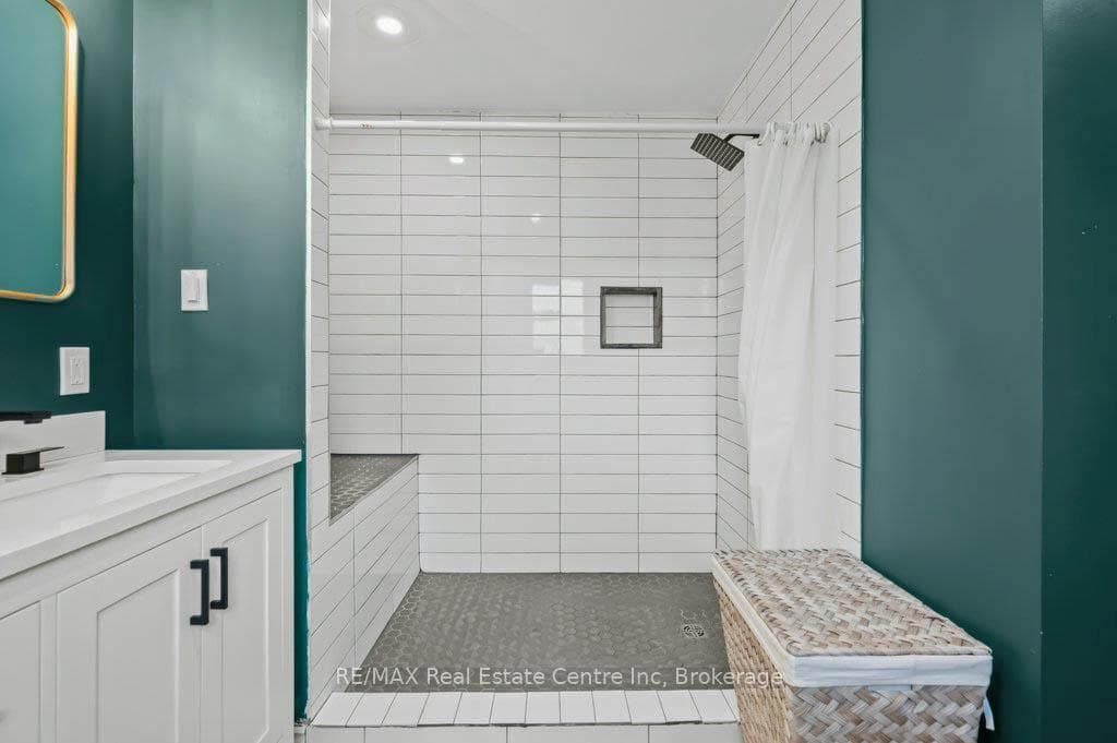 255 GOWRIE Street photo 16