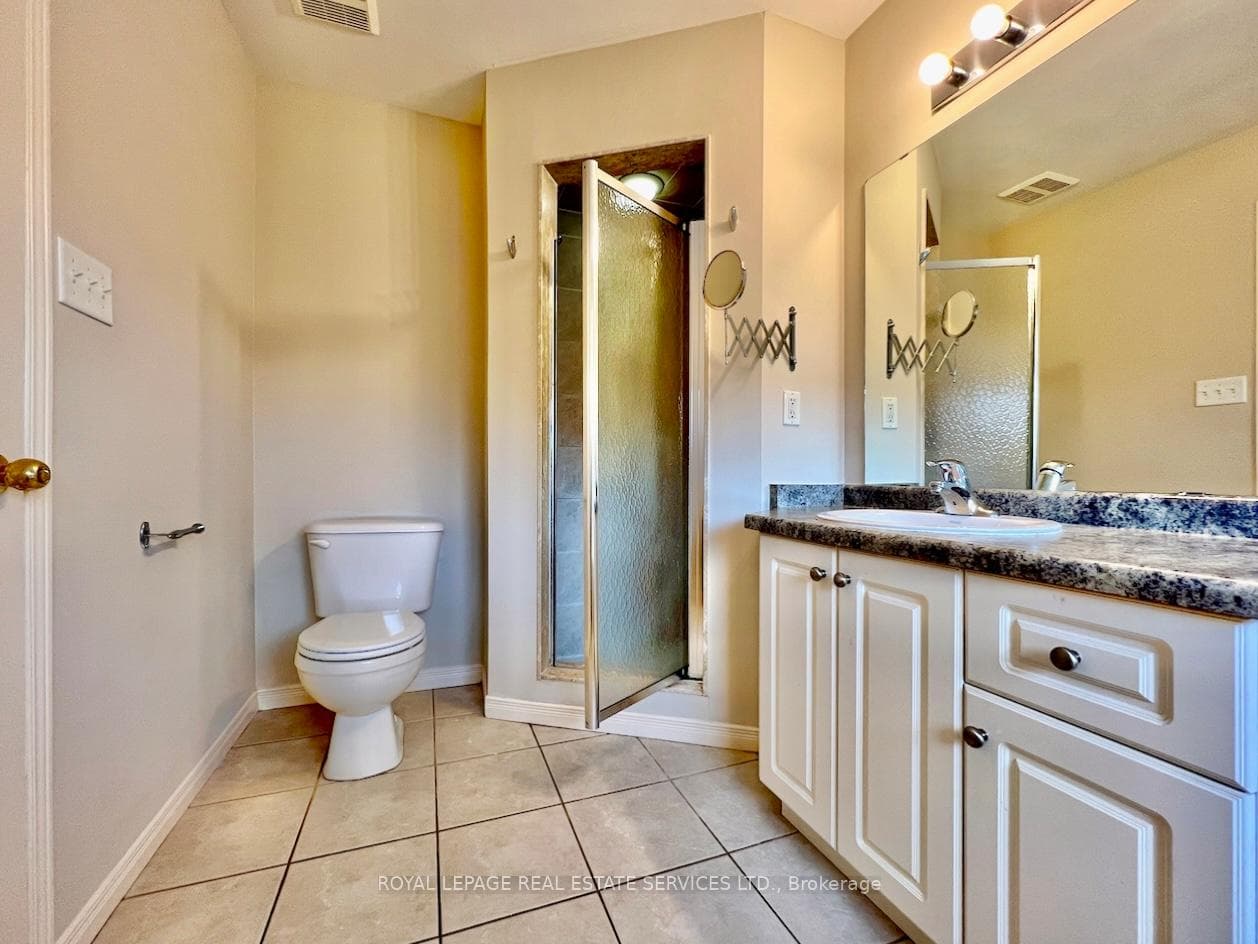Primary Bathroom (4 pc)
