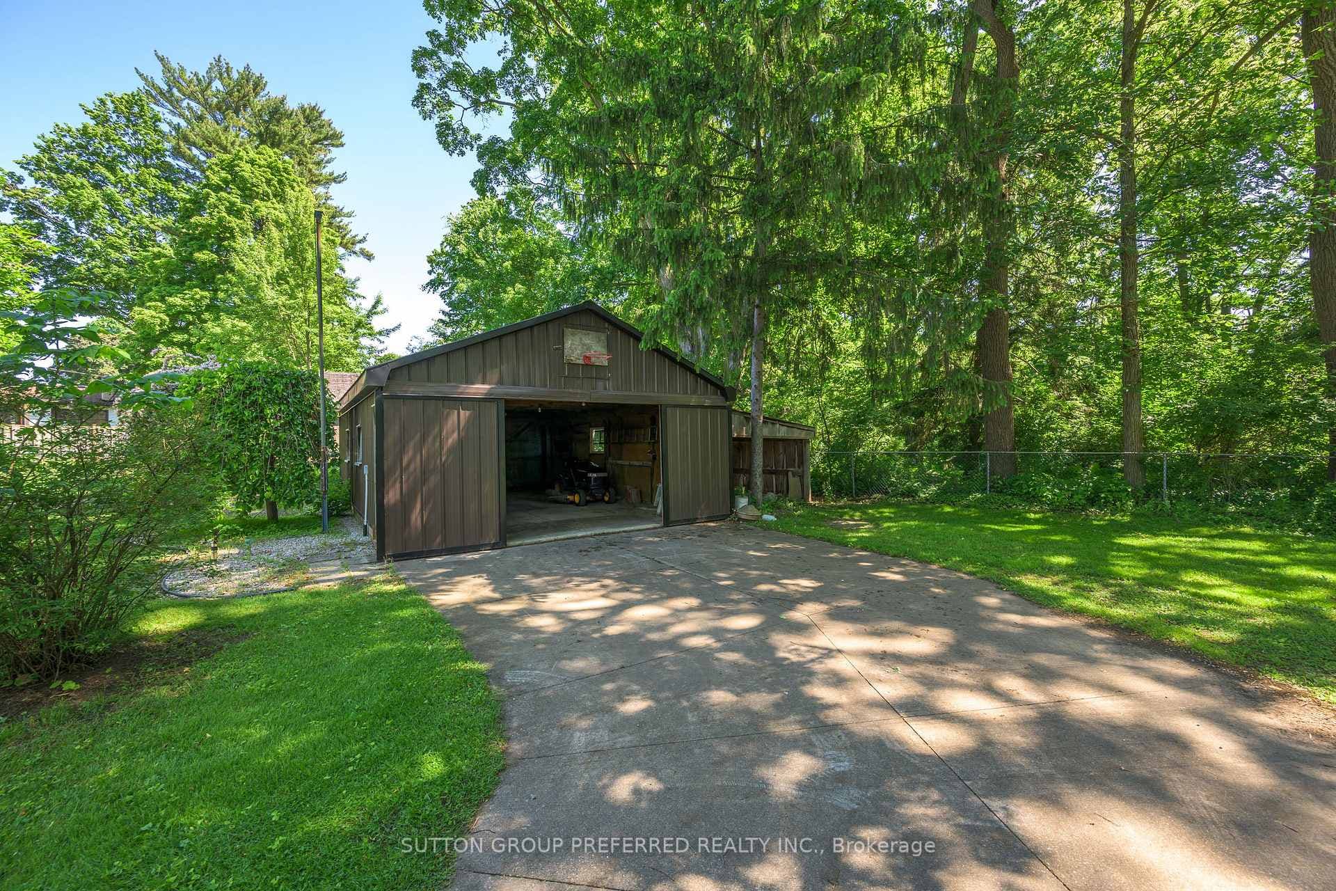 415 Victoria Street photo 11