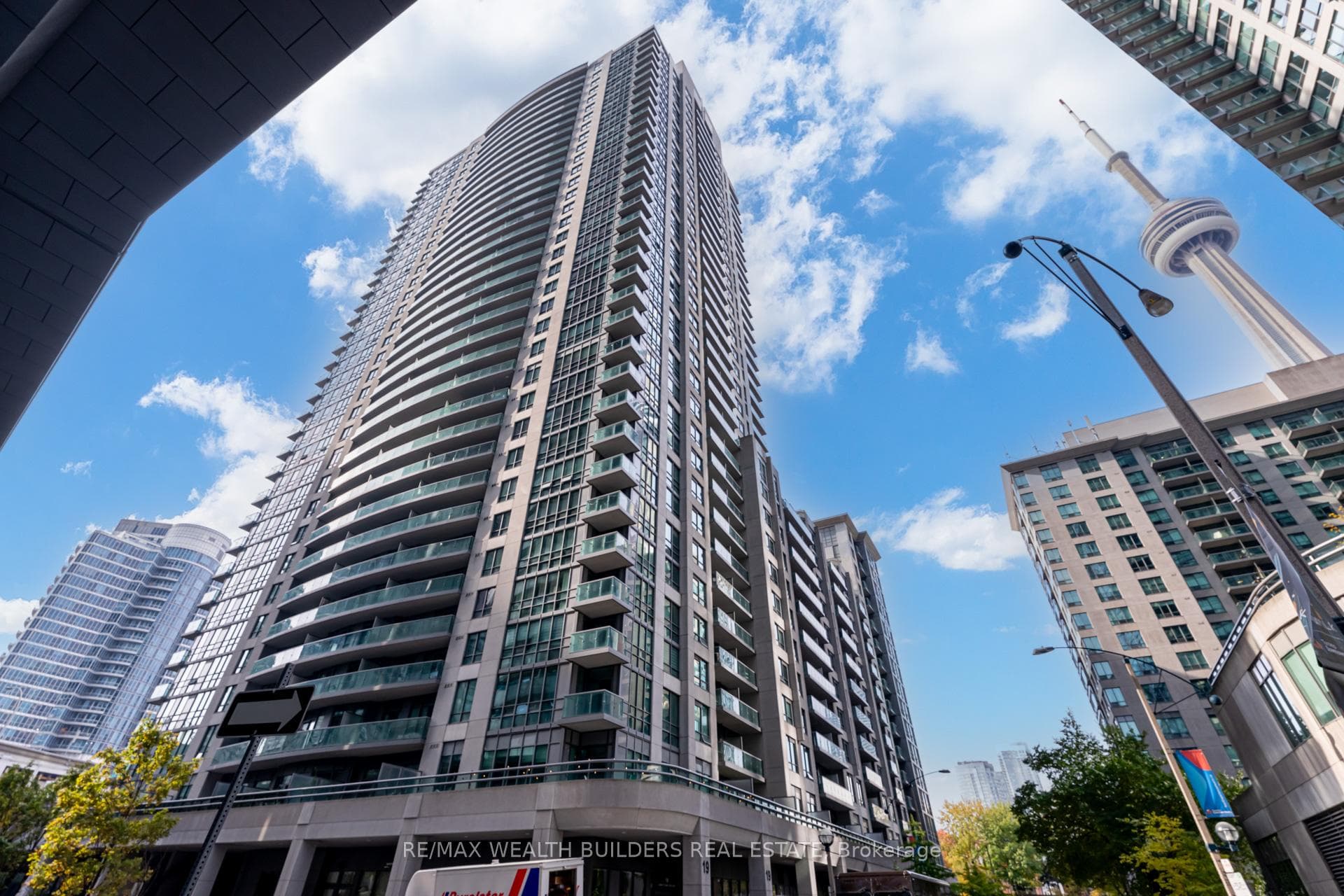 19 Grand Trunk Crescent Unit 1007 photo 2