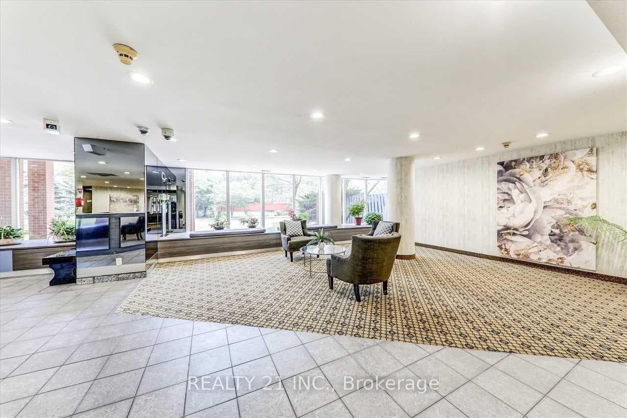 11753 Sheppard Avenue Unit 816 photo 4