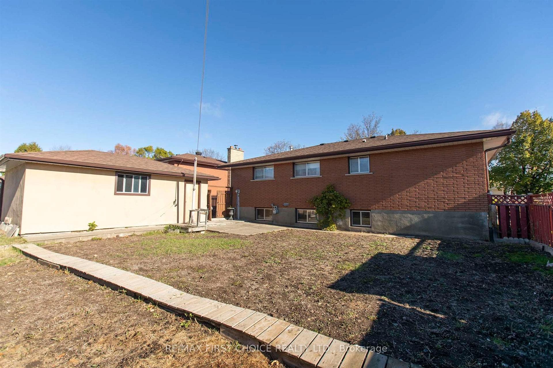 229 Evans Street photo 7