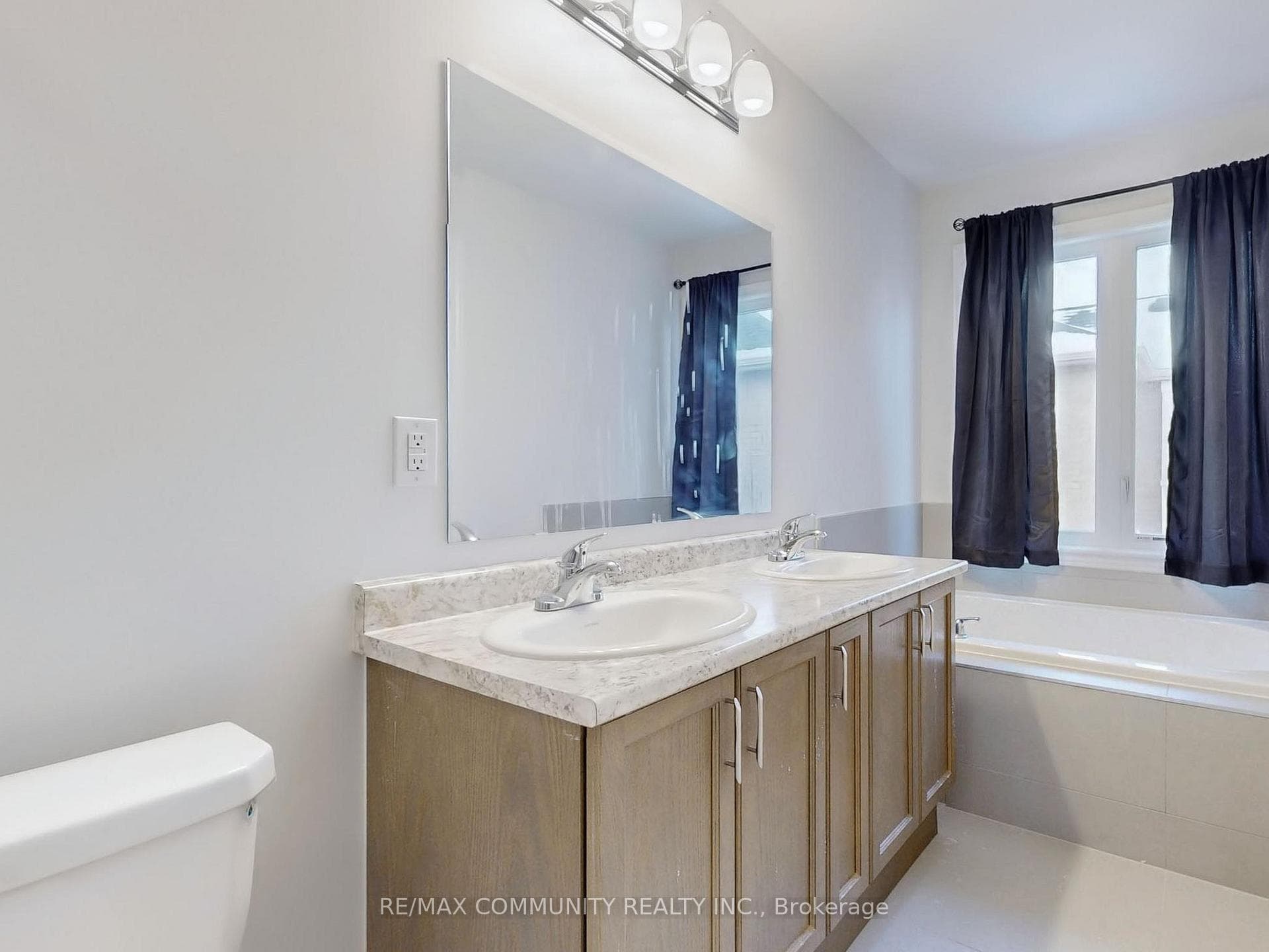 168 Webb Street photo 28