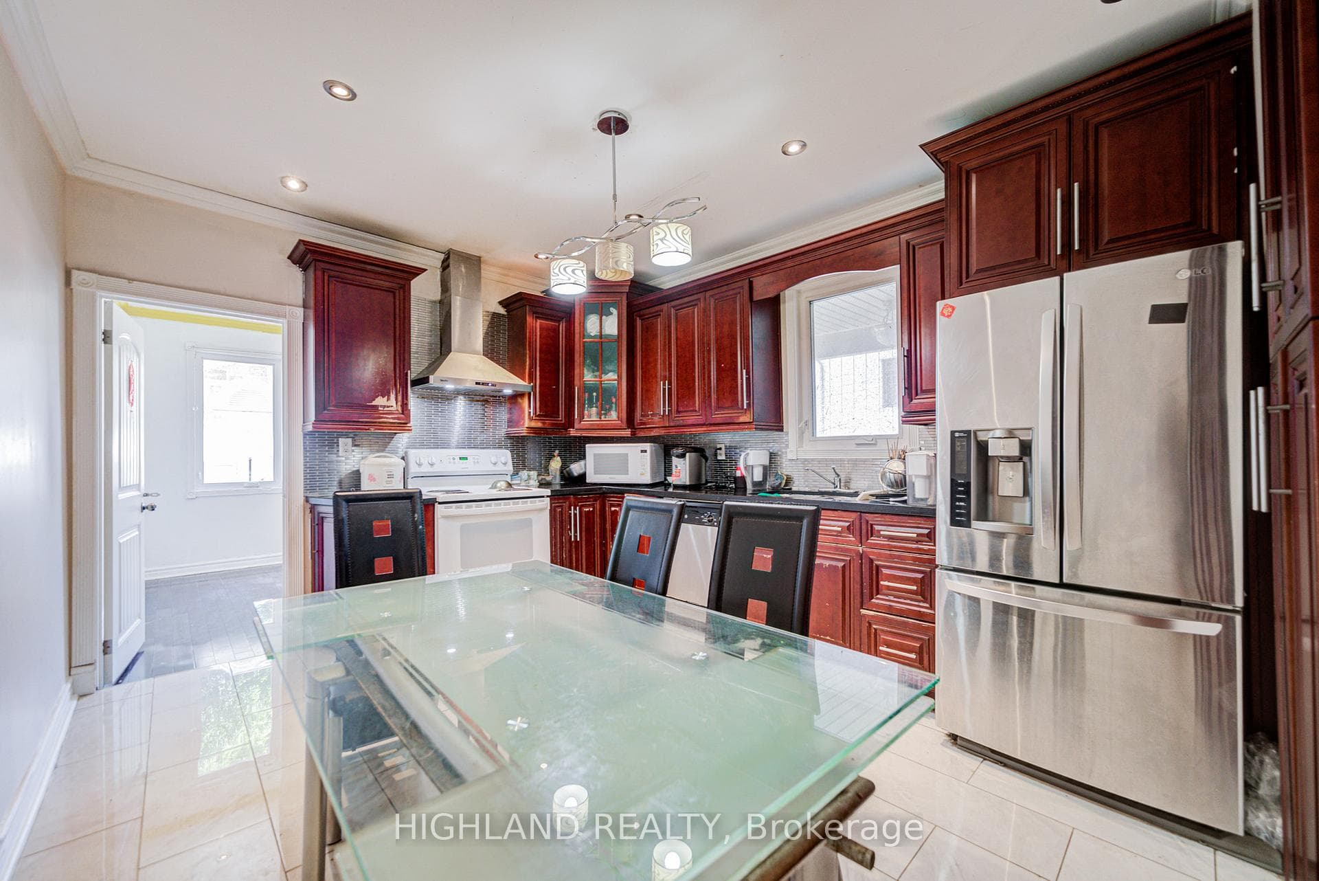 123 Russett Avenue photo 6