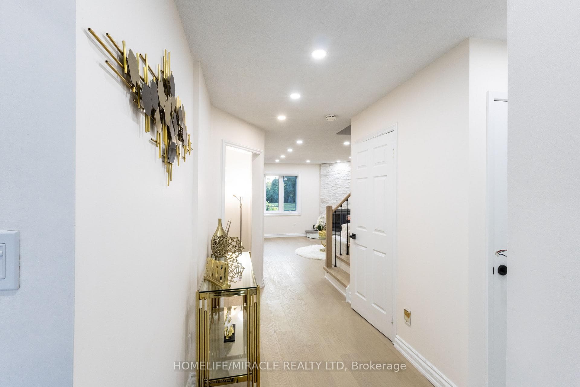 60 Denlow Drive photo 5