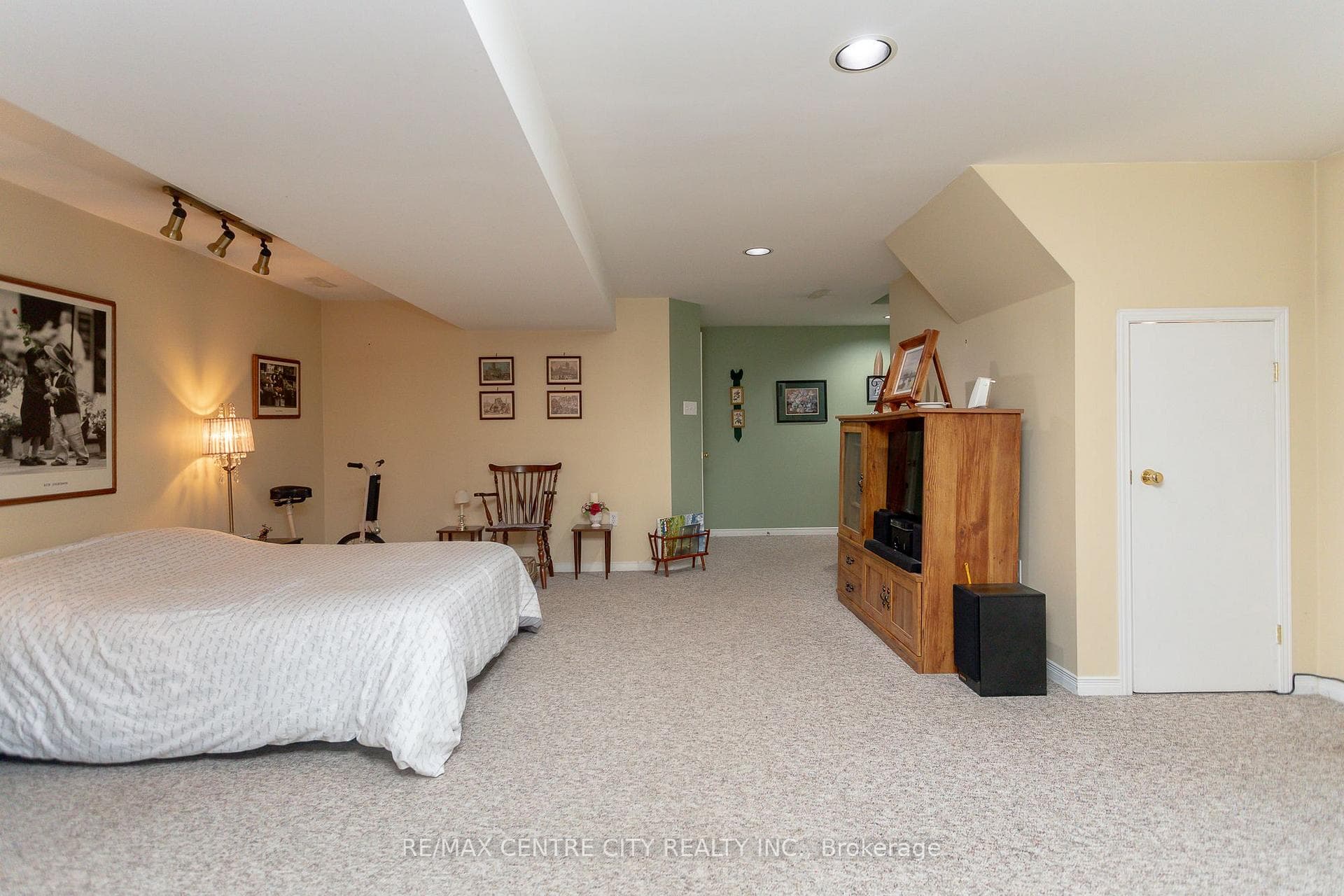 373 Chestnut Street photo 29