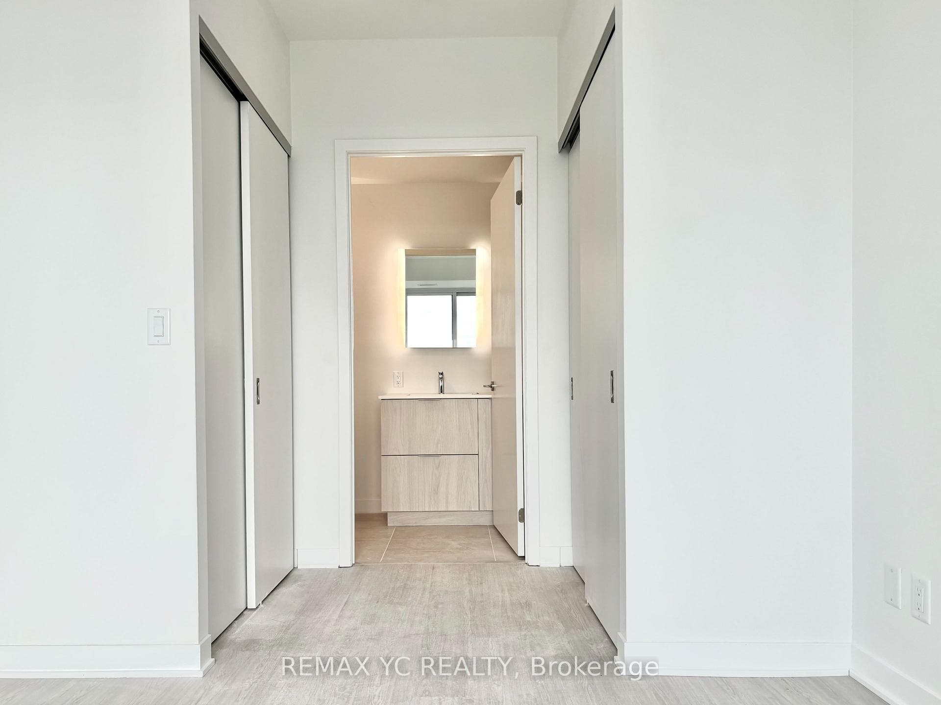 185 Alberta Avenue Unit 908 photo 7