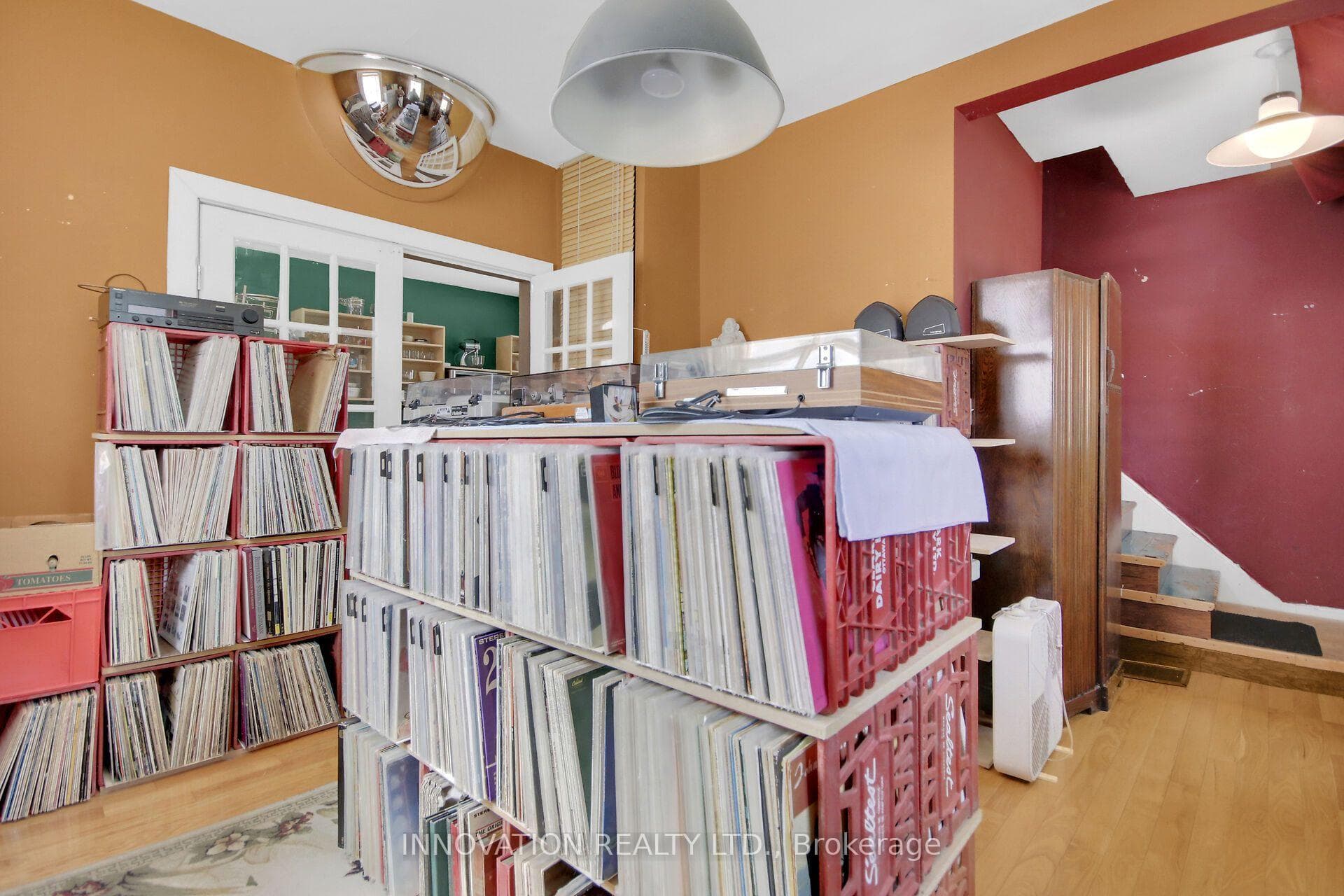 2158 Dundas Street photo 21