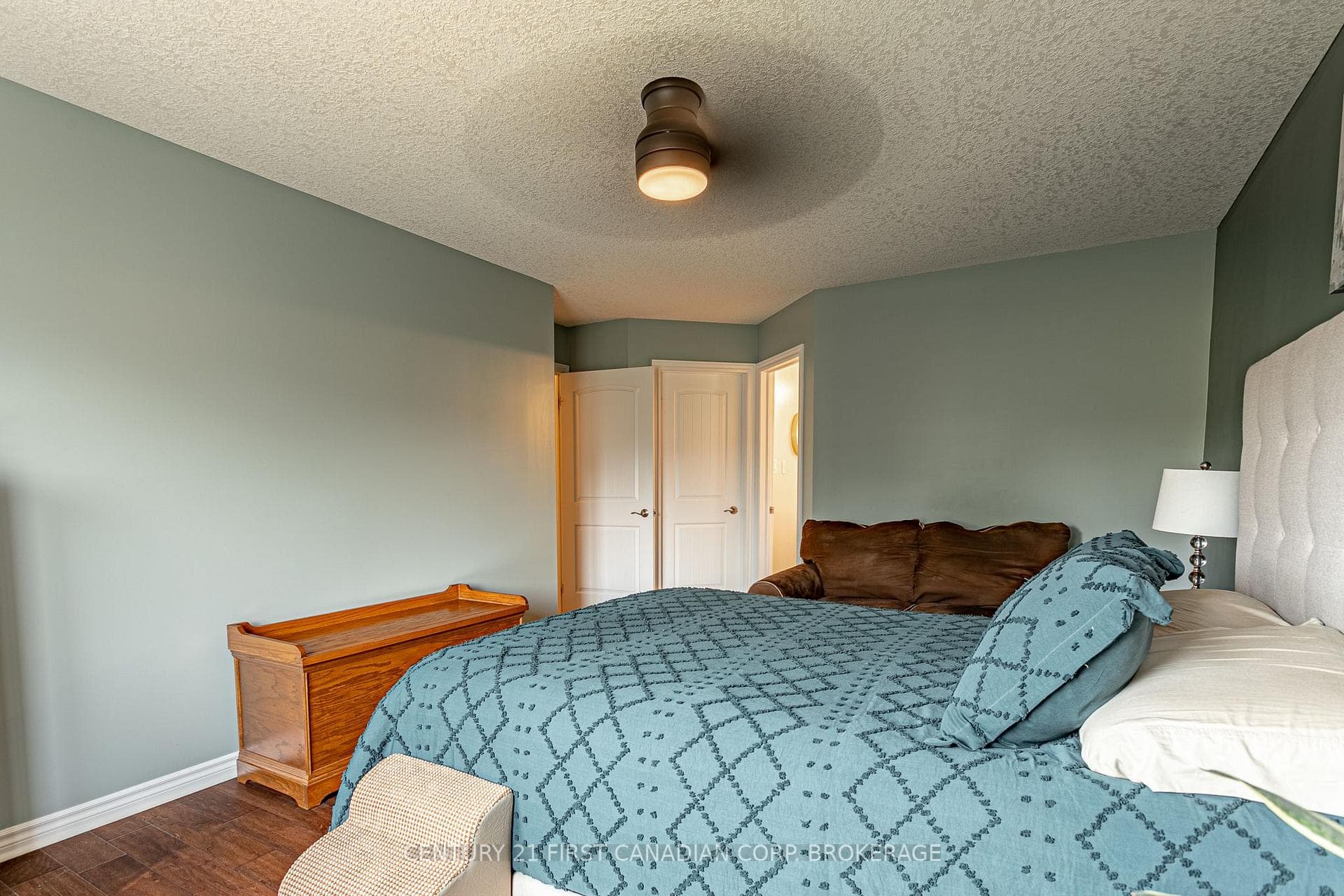 270 Boyd Boulevard photo 19