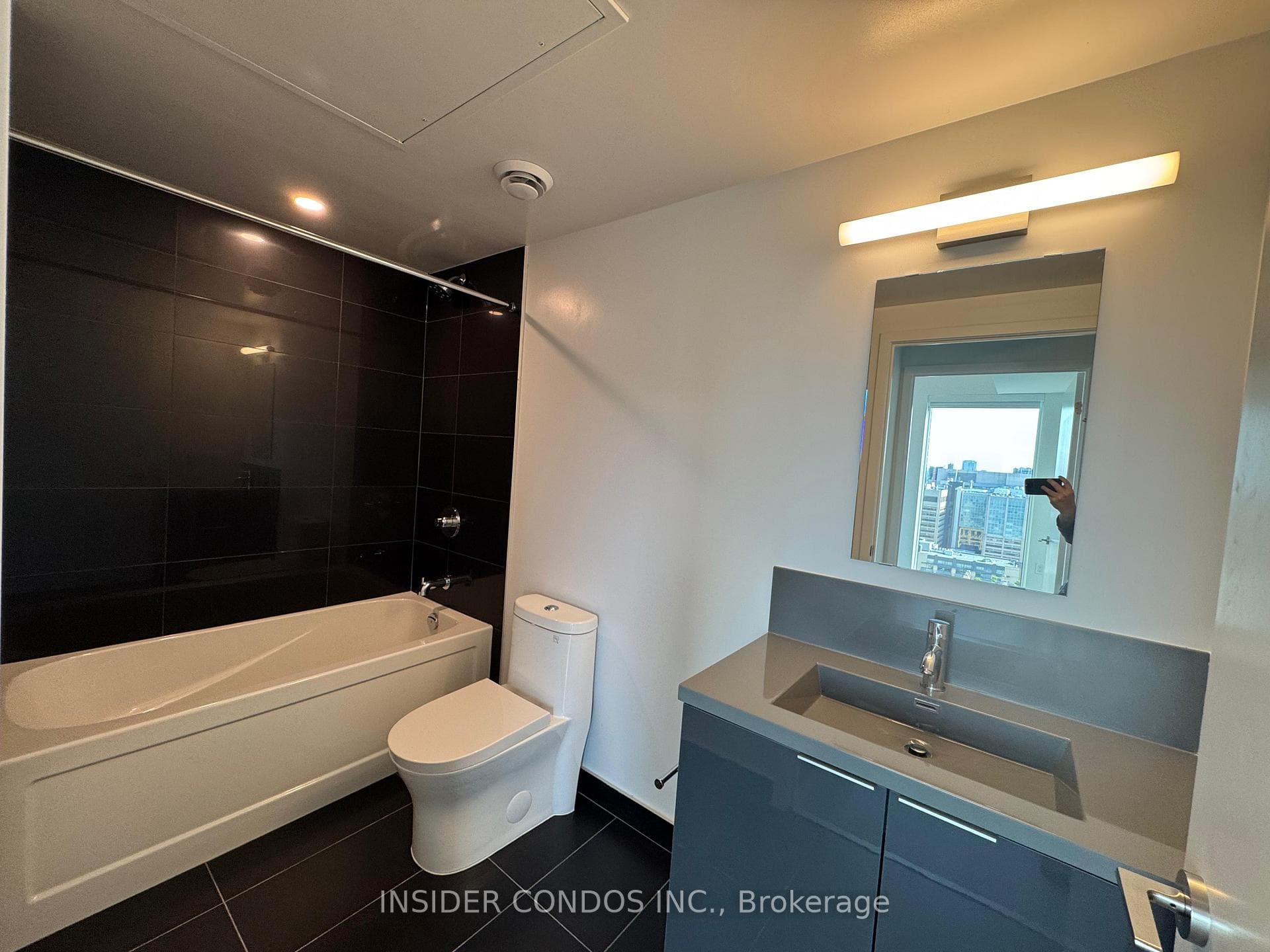 238 Simcoe Street Unit 3010 photo 10