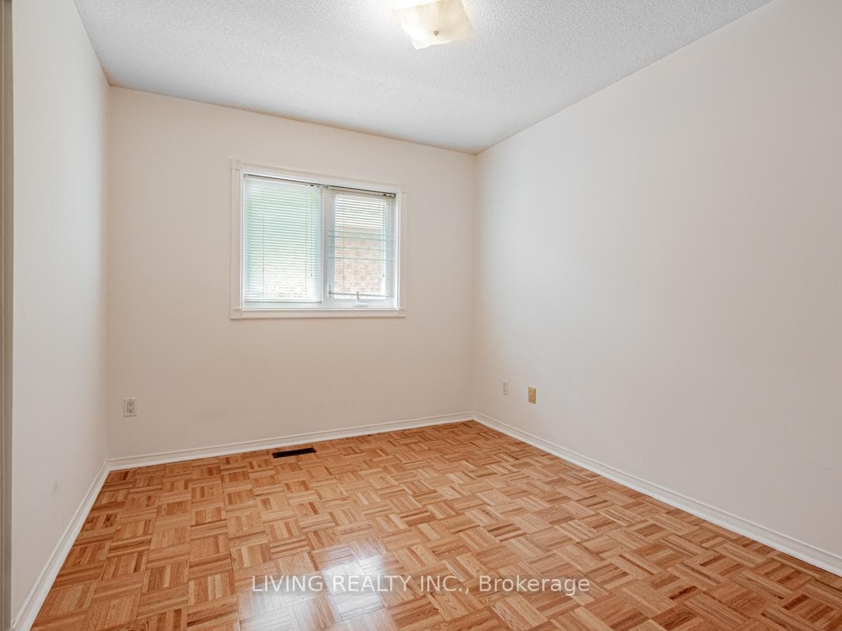 82 Tideswell Boulevard photo 28