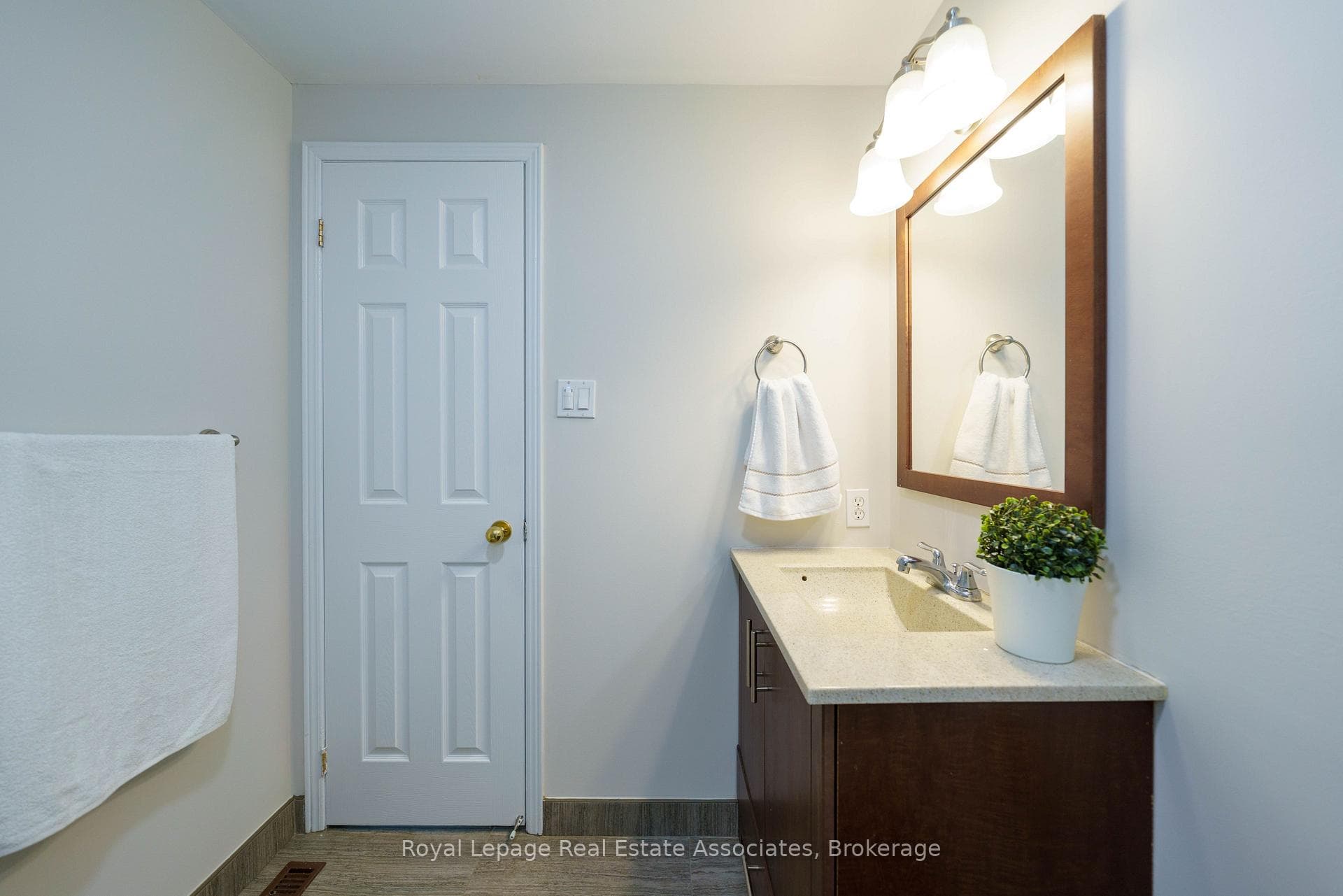 6763 Dolmage Court photo 13