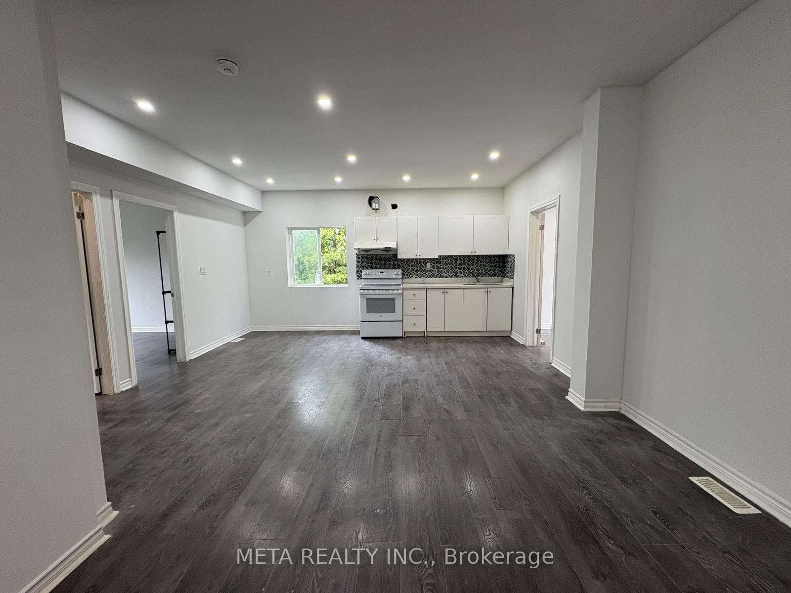 35 Duncombe Boulevard Unit 2B photo 10