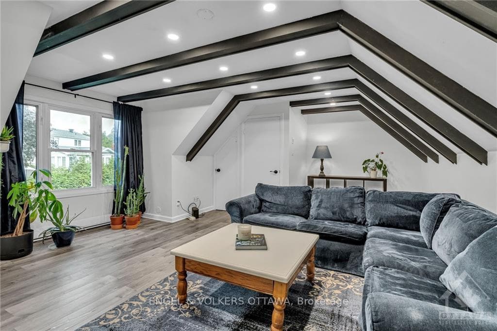 18 ST REMY Drive photo 13