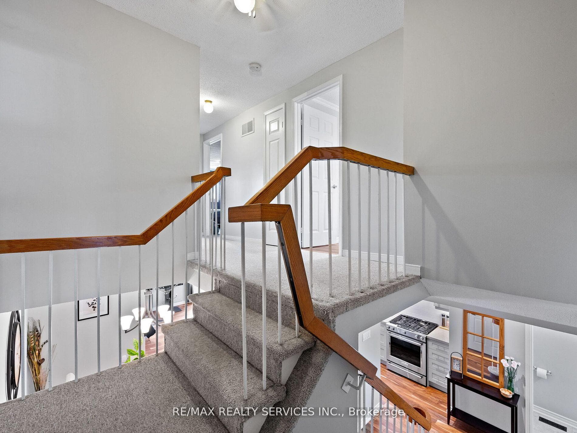 15 Garden Avenue photo 27