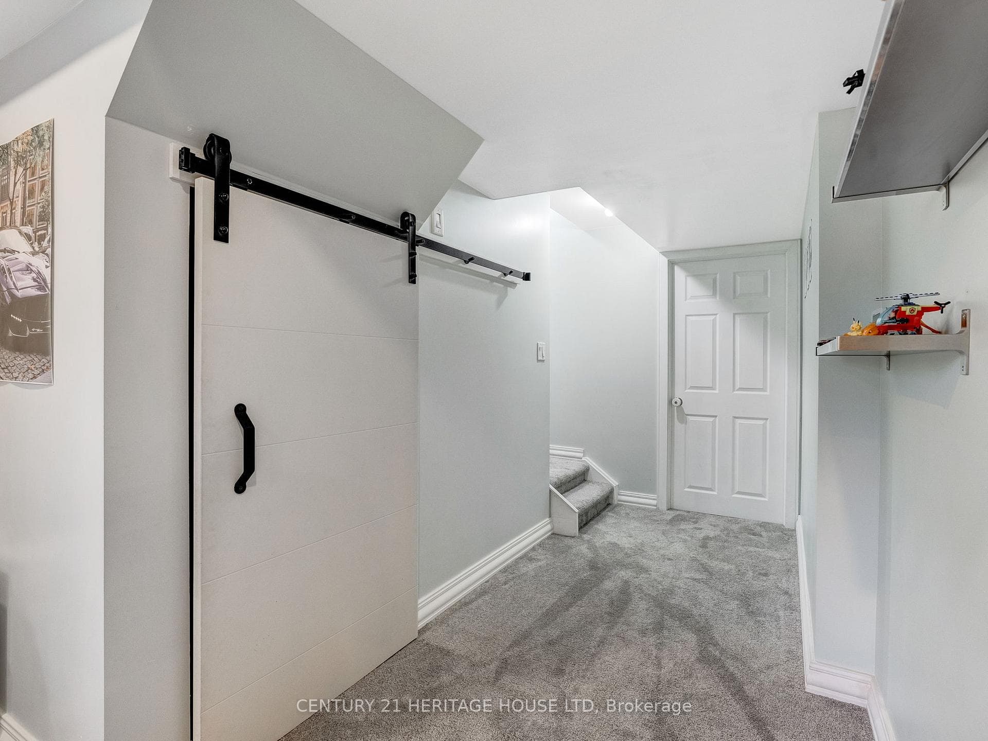 35 Roth Street photo 26