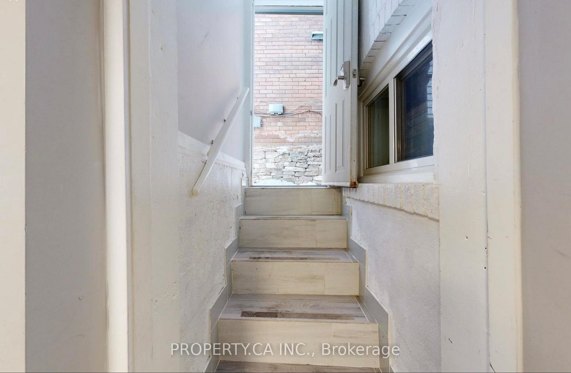 635 Christie Street Unit Lower photo 8