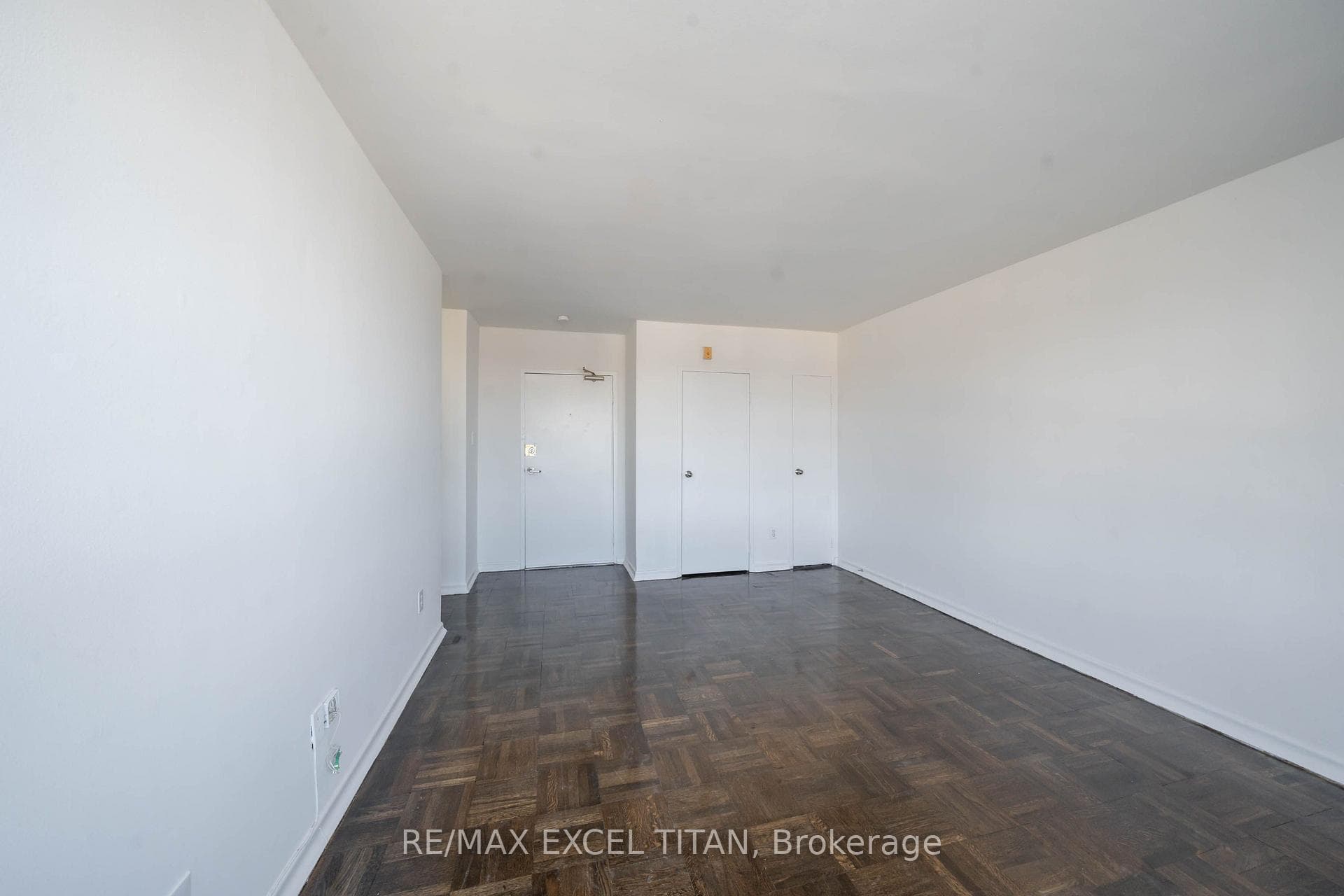 2507 Eglinton Avenue Unit 304 photo 3