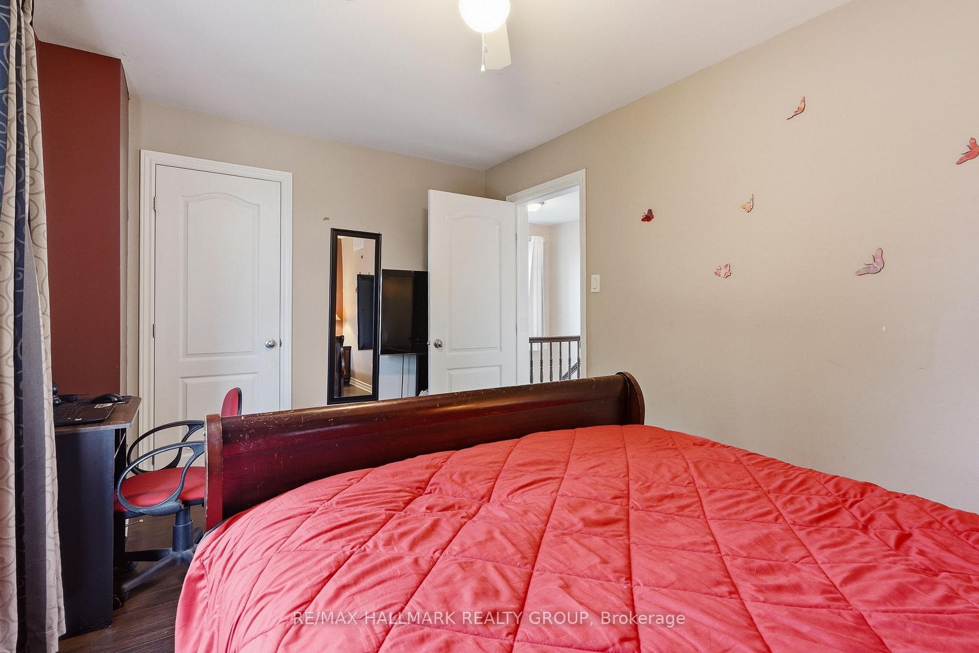 462 DENIS Street photo 23