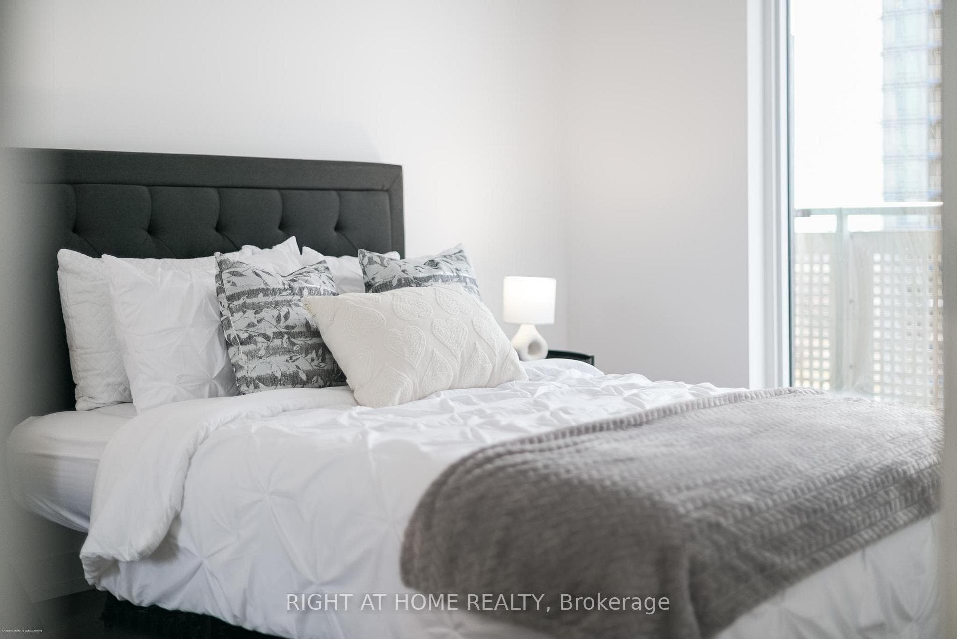 2520 Eglinton Avenue Unit 1602 photo 14