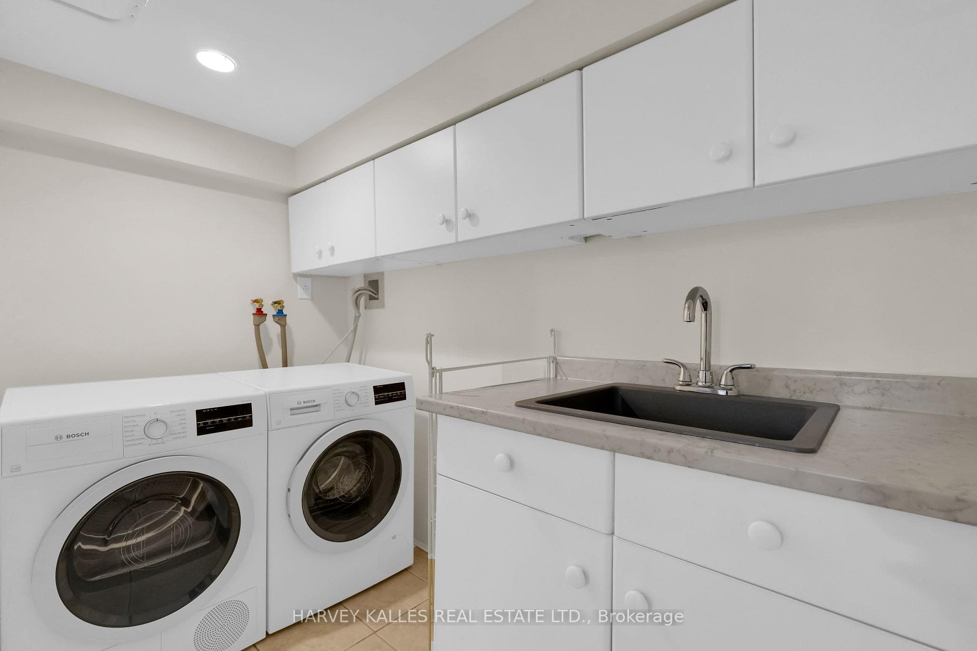 86 Woburn Avenue photo 31