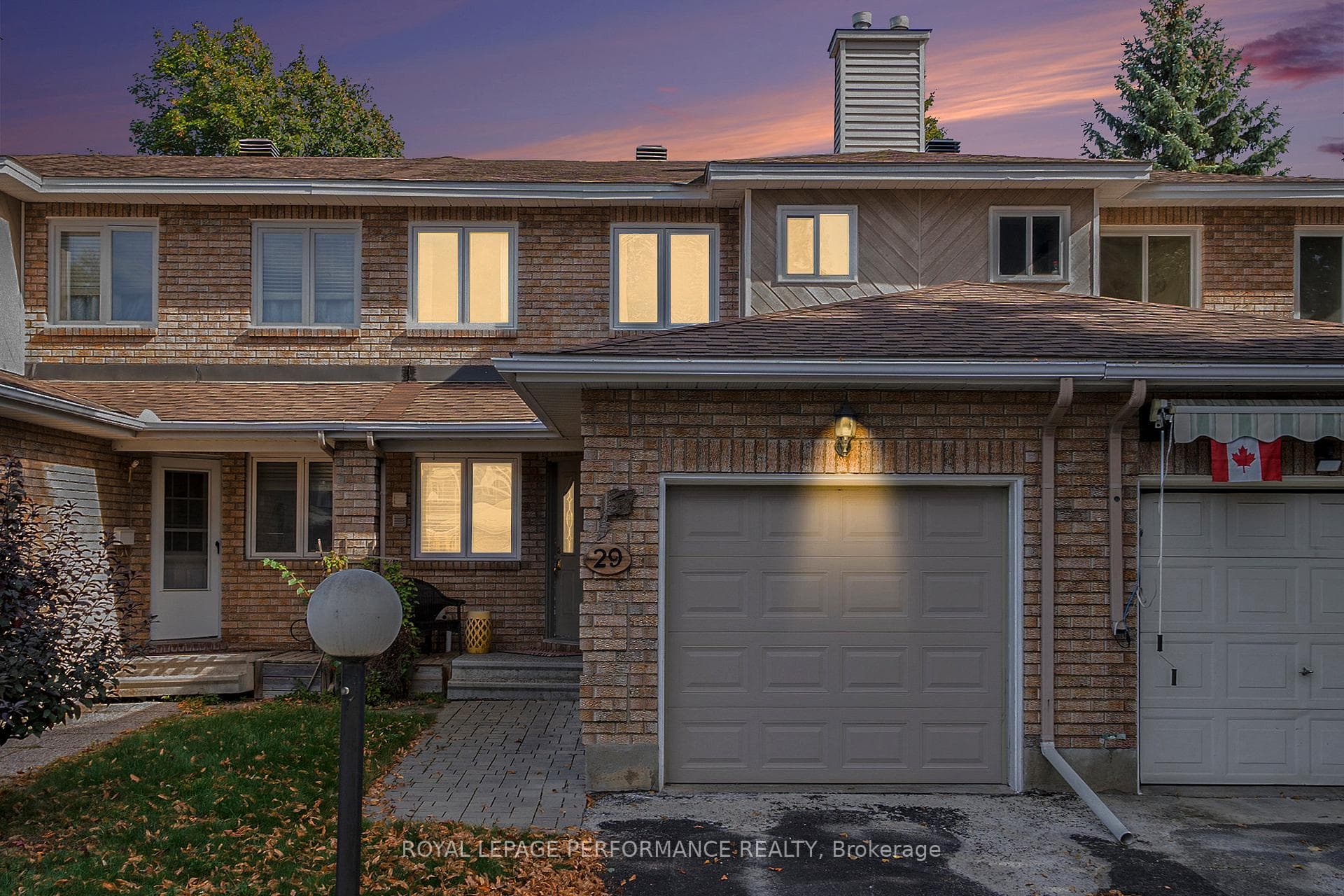 29 Hummingbird Crescent photo 2
